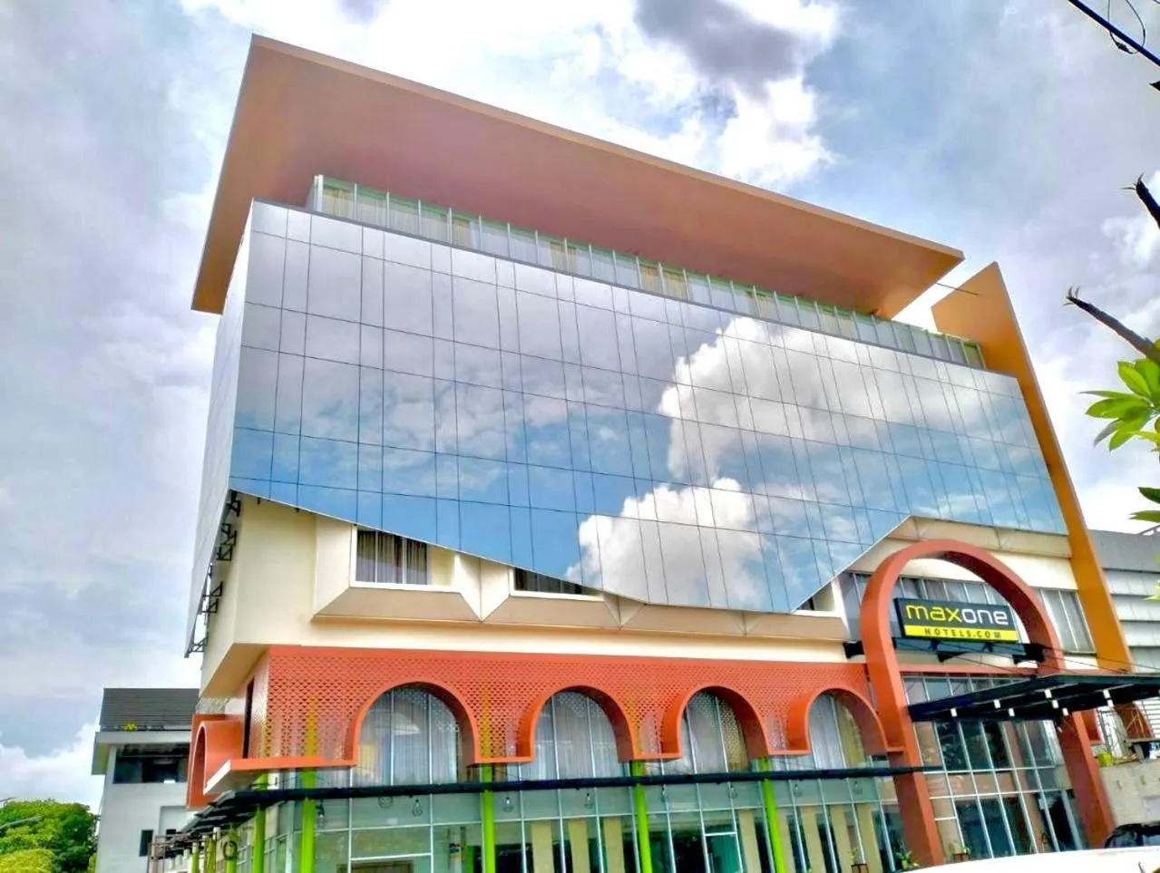 MaxOneHotels.com at Vivo Palembang