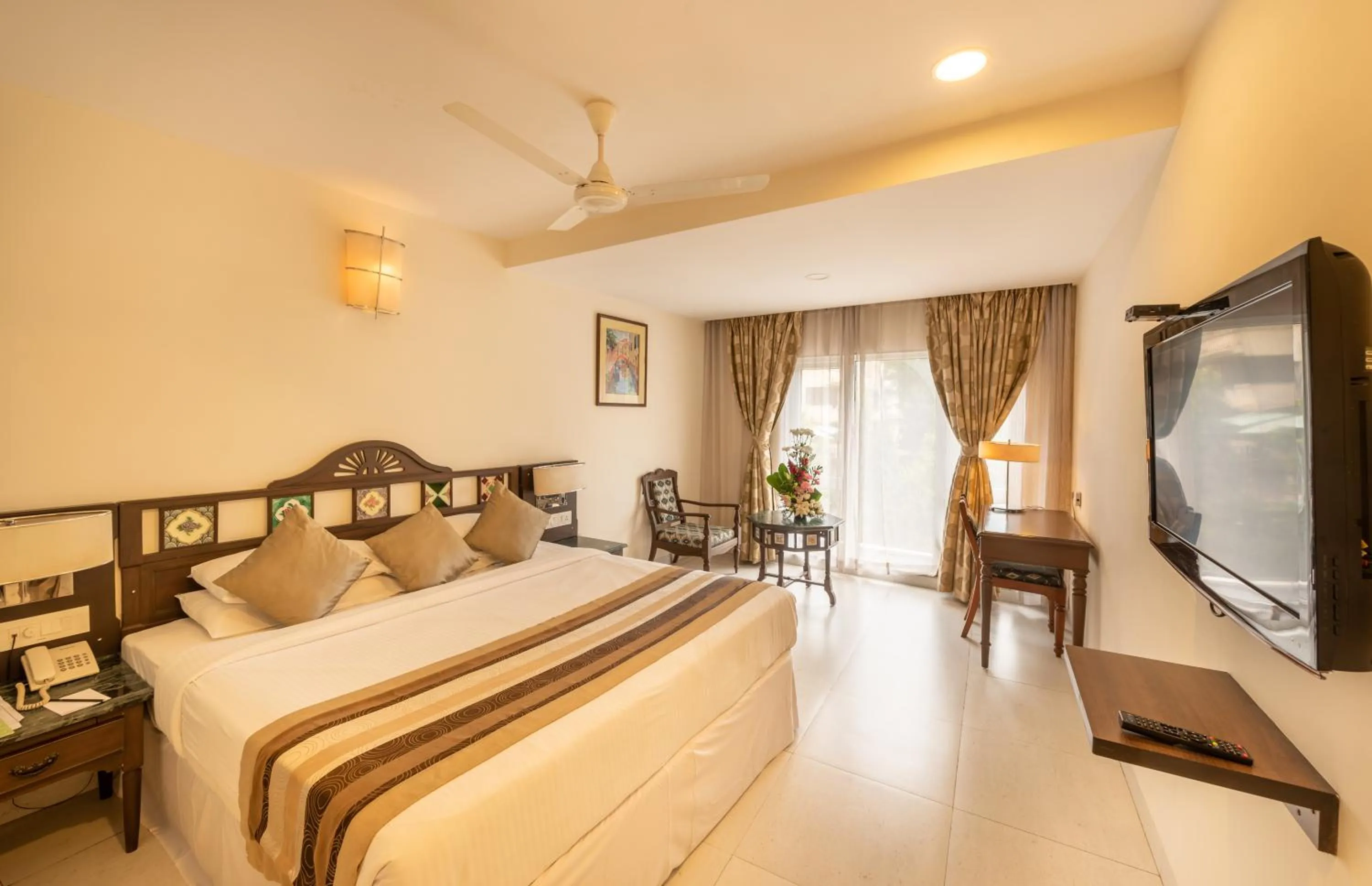 Bedroom, Bed in La-Paz Gardens Beacon Hotel - Vasco da Gama Goa