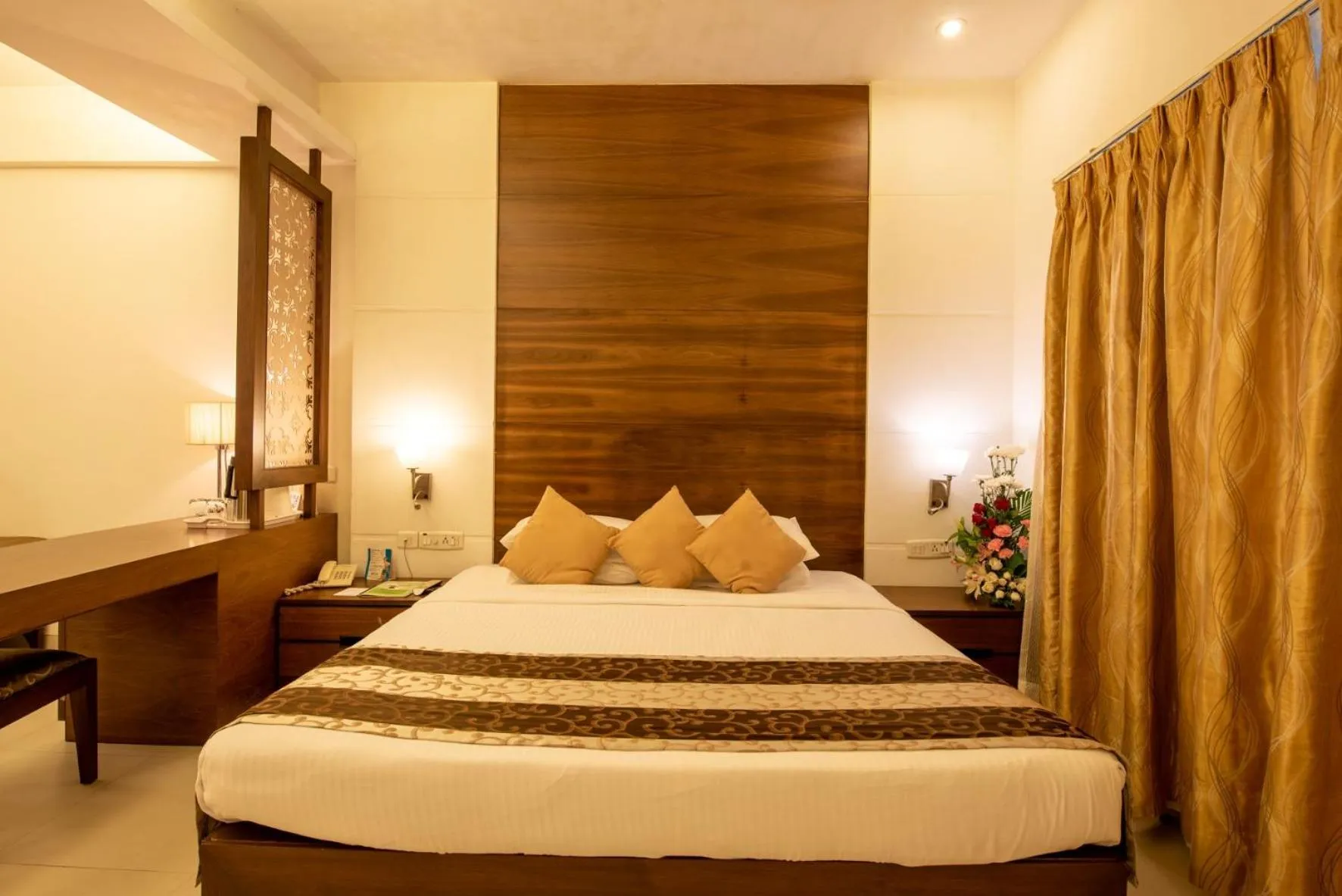Bedroom, Bed in La-Paz Gardens Beacon Hotel - Vasco da Gama Goa