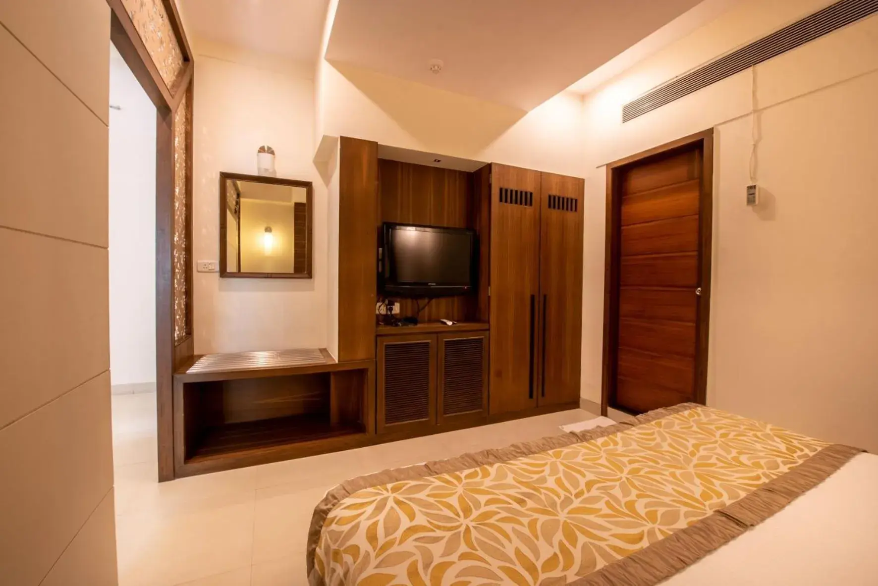 Deluxe Suite - single occupancy in La-Paz Gardens Beacon Hotel - Vasco da Gama Goa Deluxe Suite - single occupancy in La-Paz Gardens Beacon Hotel - Vasco da Gama Goa