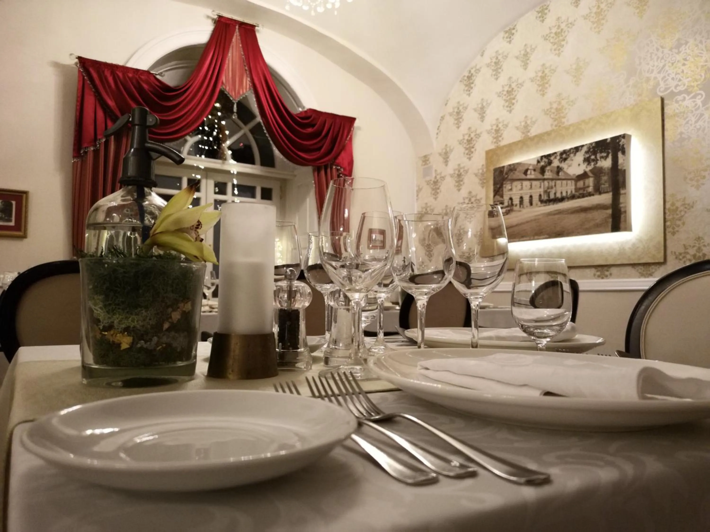 Restaurant/places to eat in Hotel Kristály Imperial