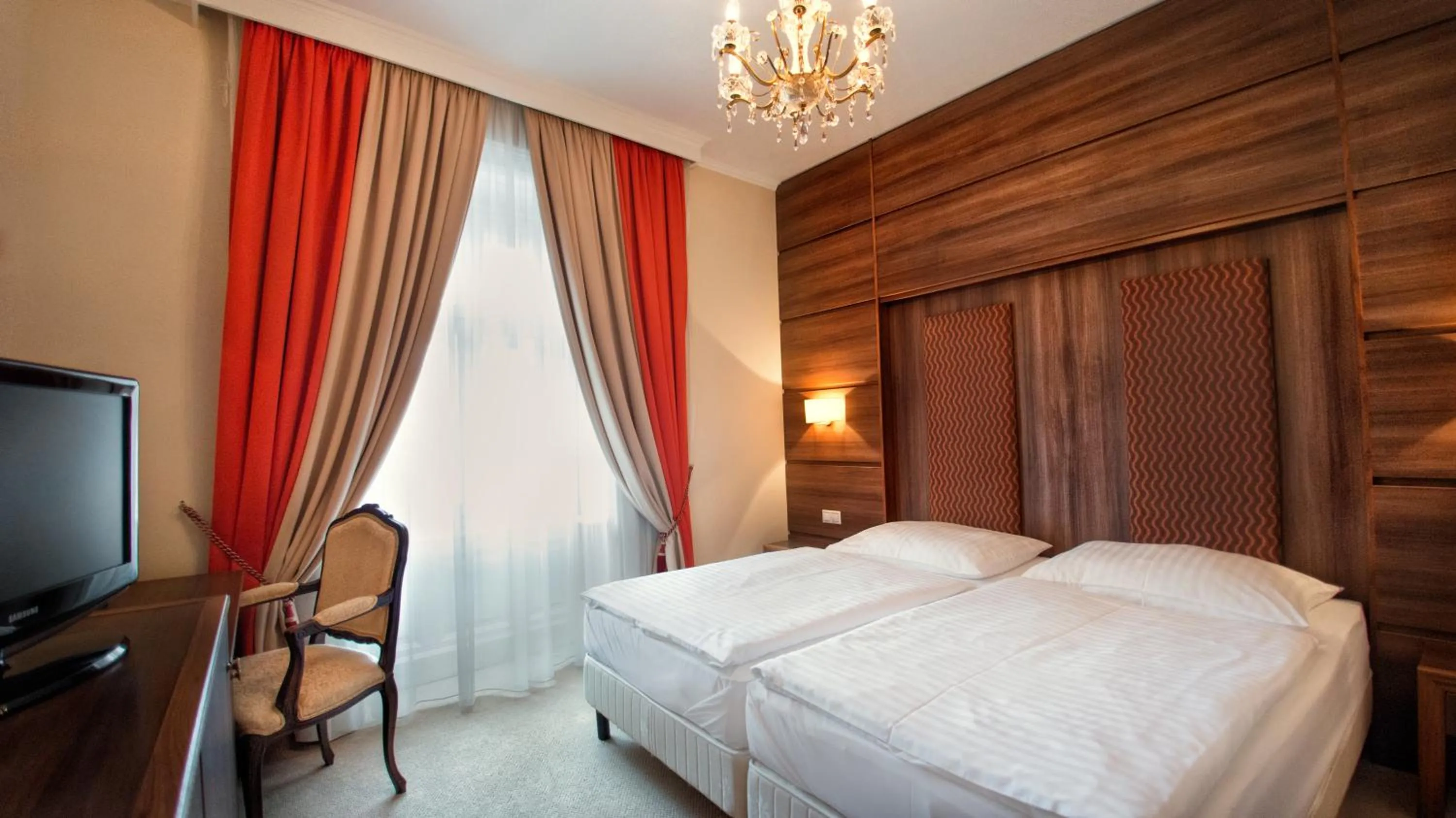 Photo of the whole room, Bed in Hotel Kristály Imperial