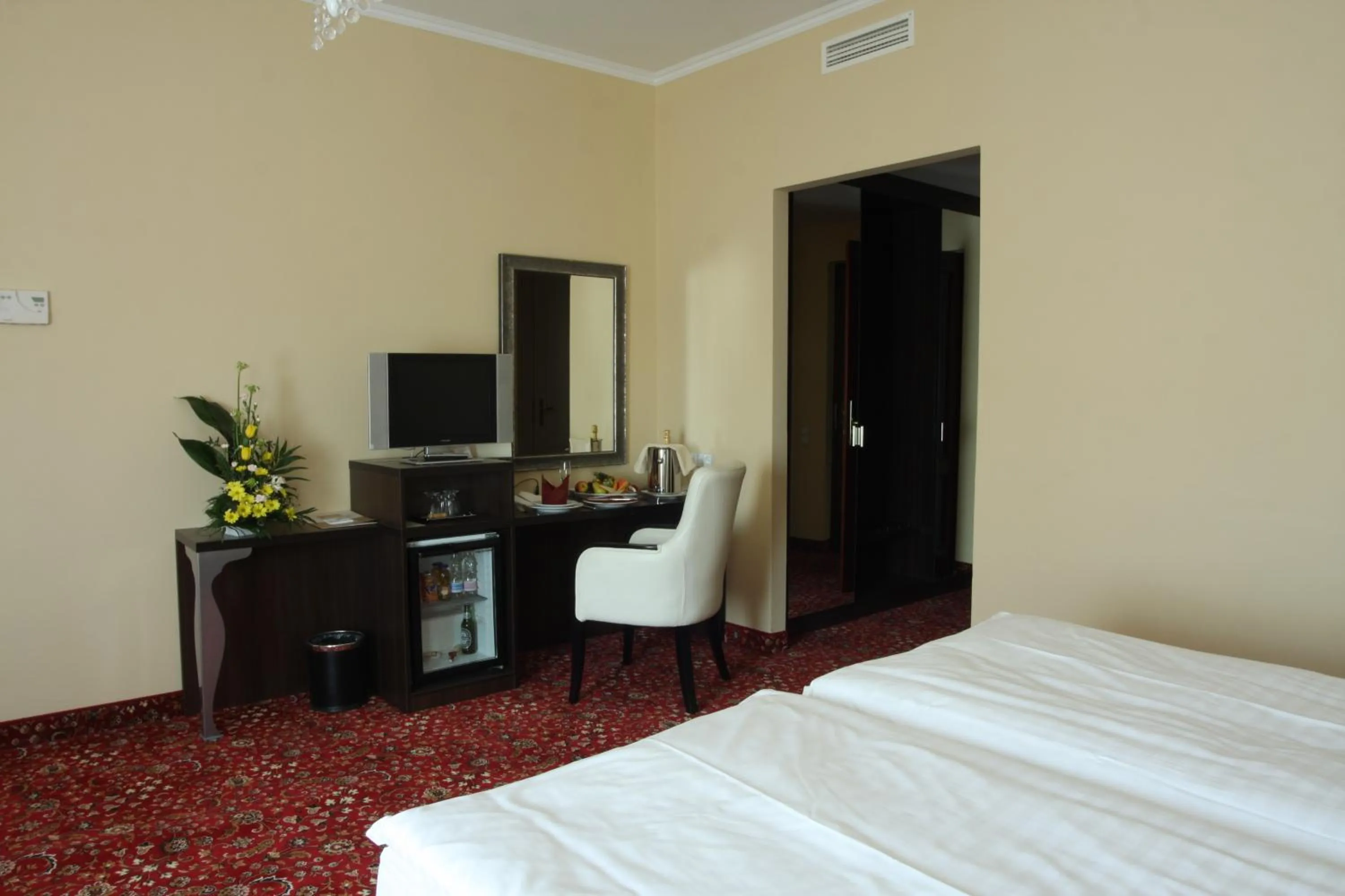 Photo of the whole room, Bed in Hotel Kristály Imperial