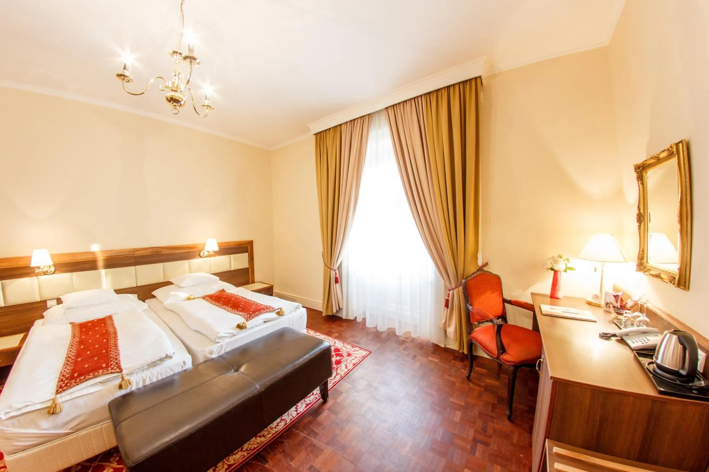 Garden, Bed in Hotel Kristály Imperial