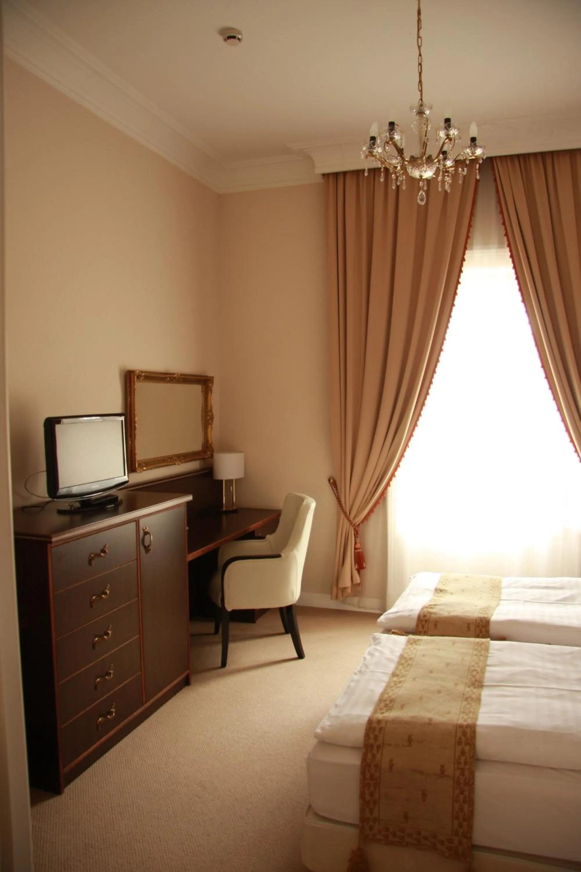 Bedroom, Bed in Hotel Kristály Imperial