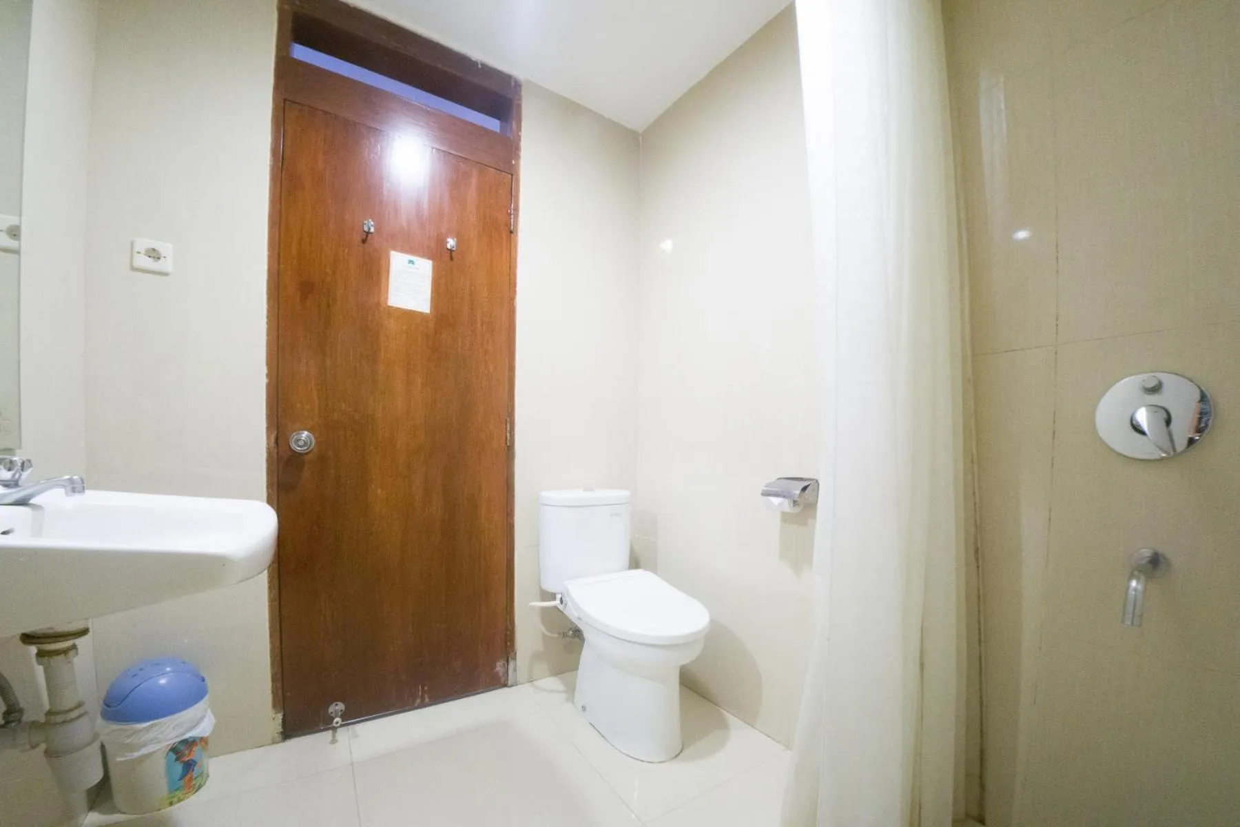 Bathroom in New Grand Park Hotel