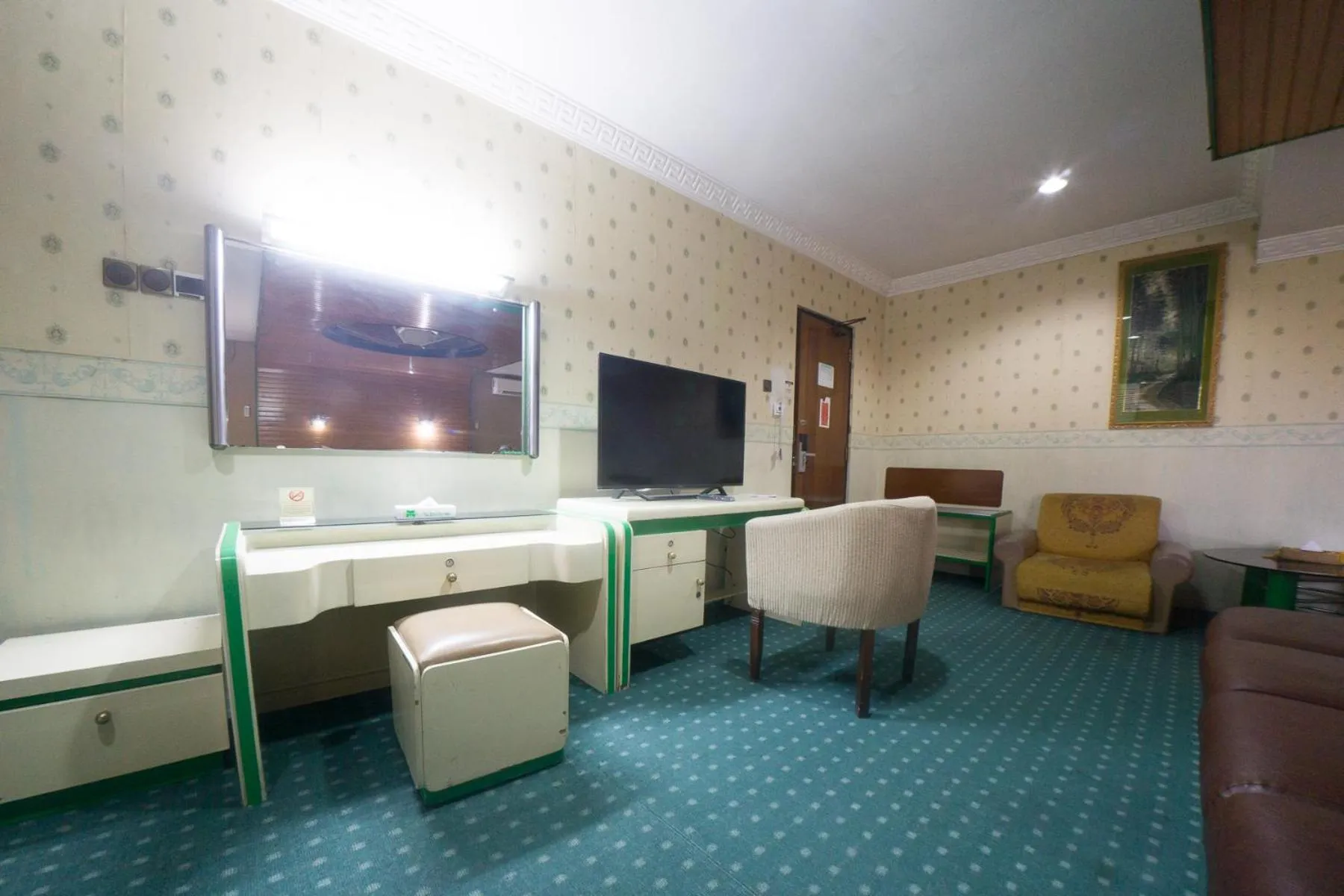 Bedroom in New Grand Park Hotel