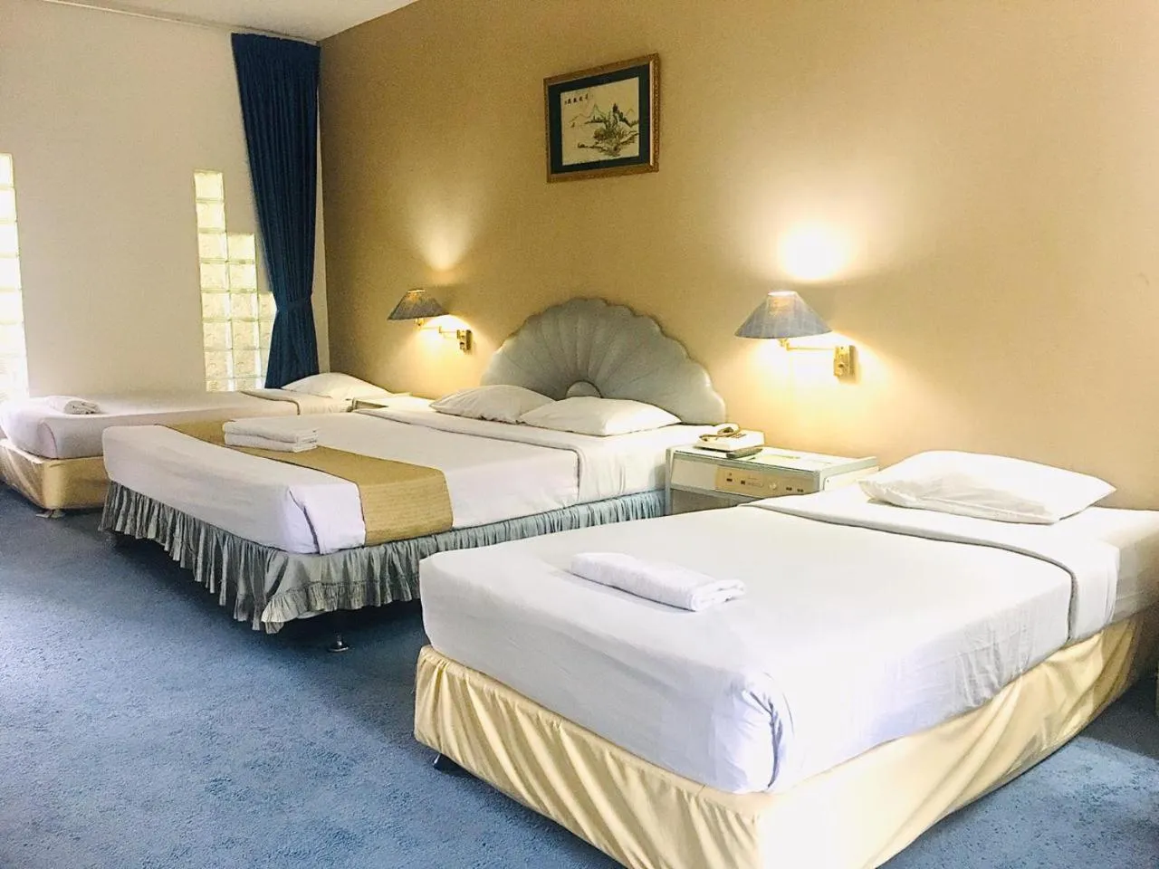 Bed in New Grand Park Hotel