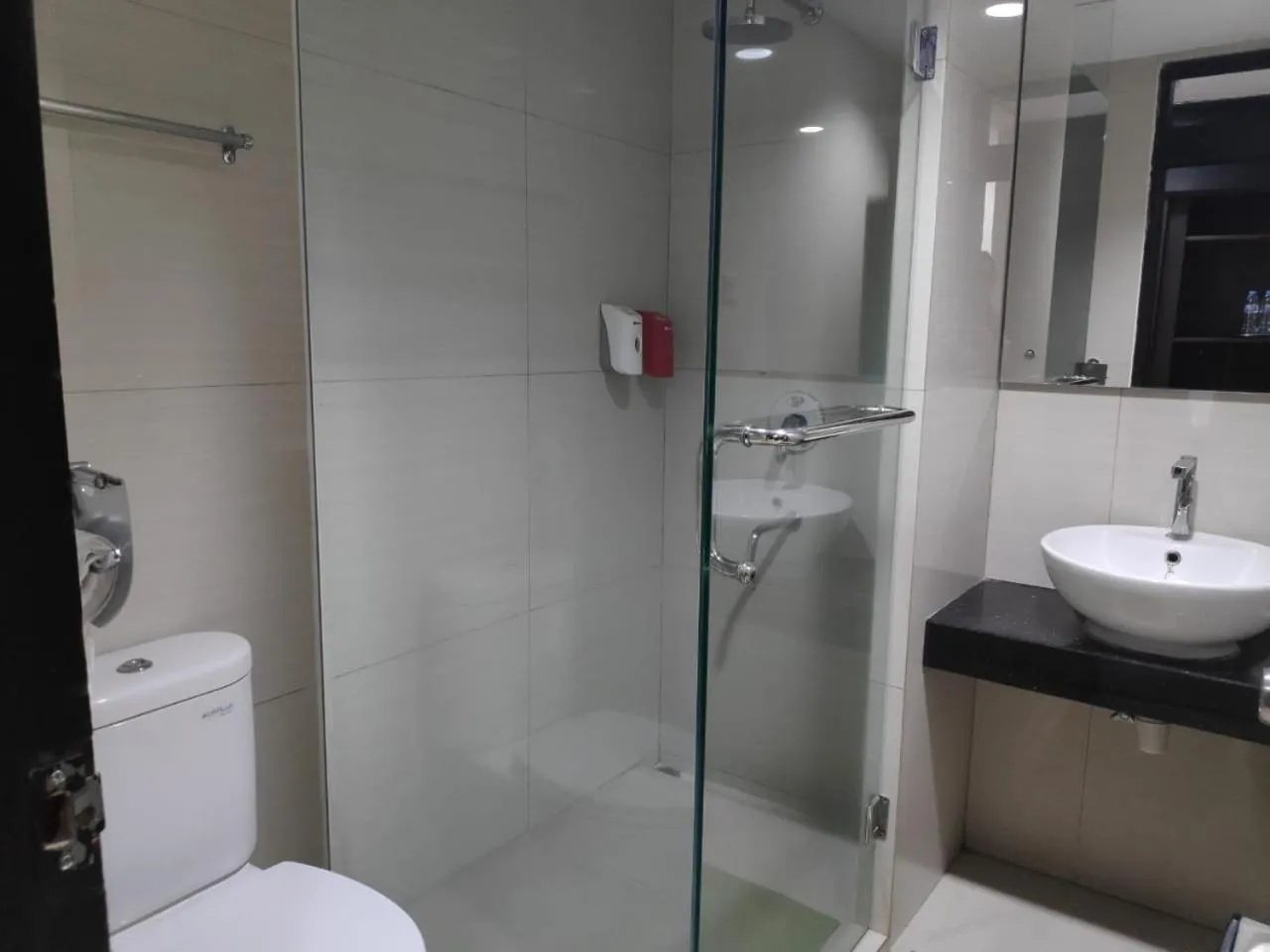 Bathroom in New Grand Park Hotel