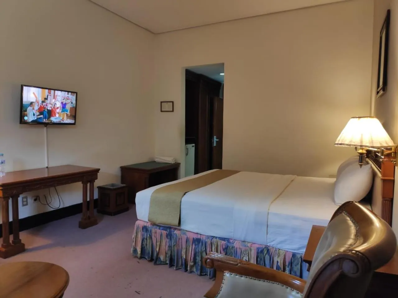 Bed in New Grand Park Hotel