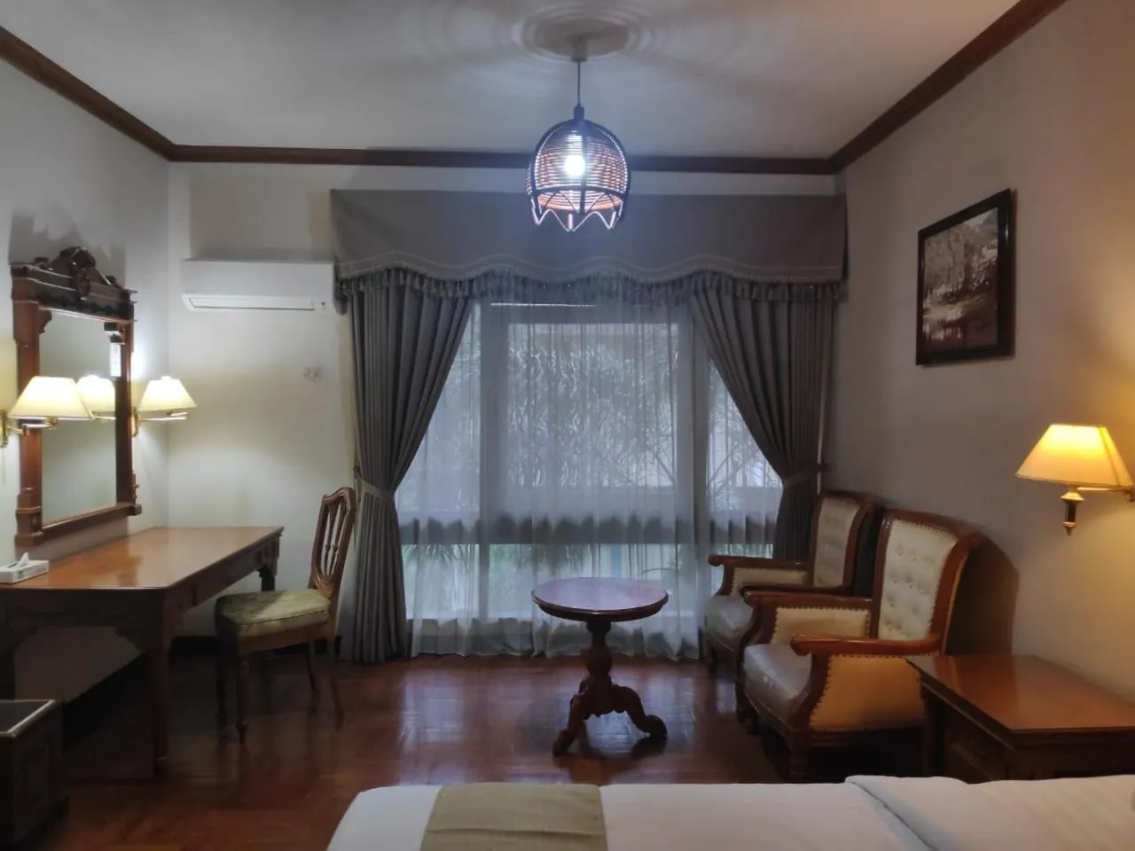 Bed in New Grand Park Hotel