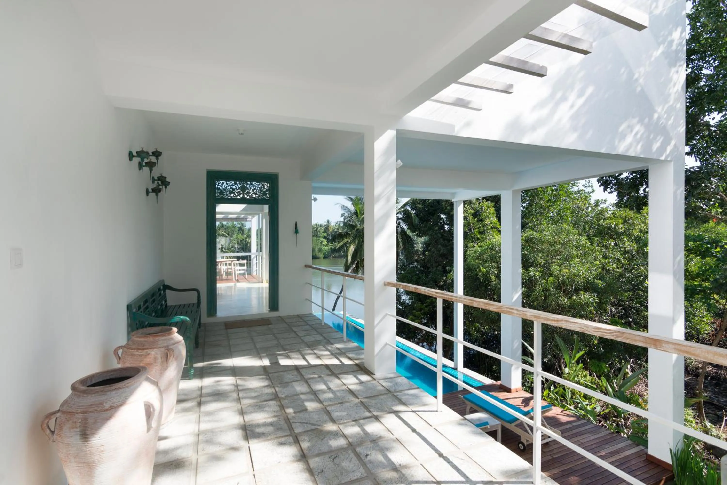 Facade/entrance in 33 Lake Terrace