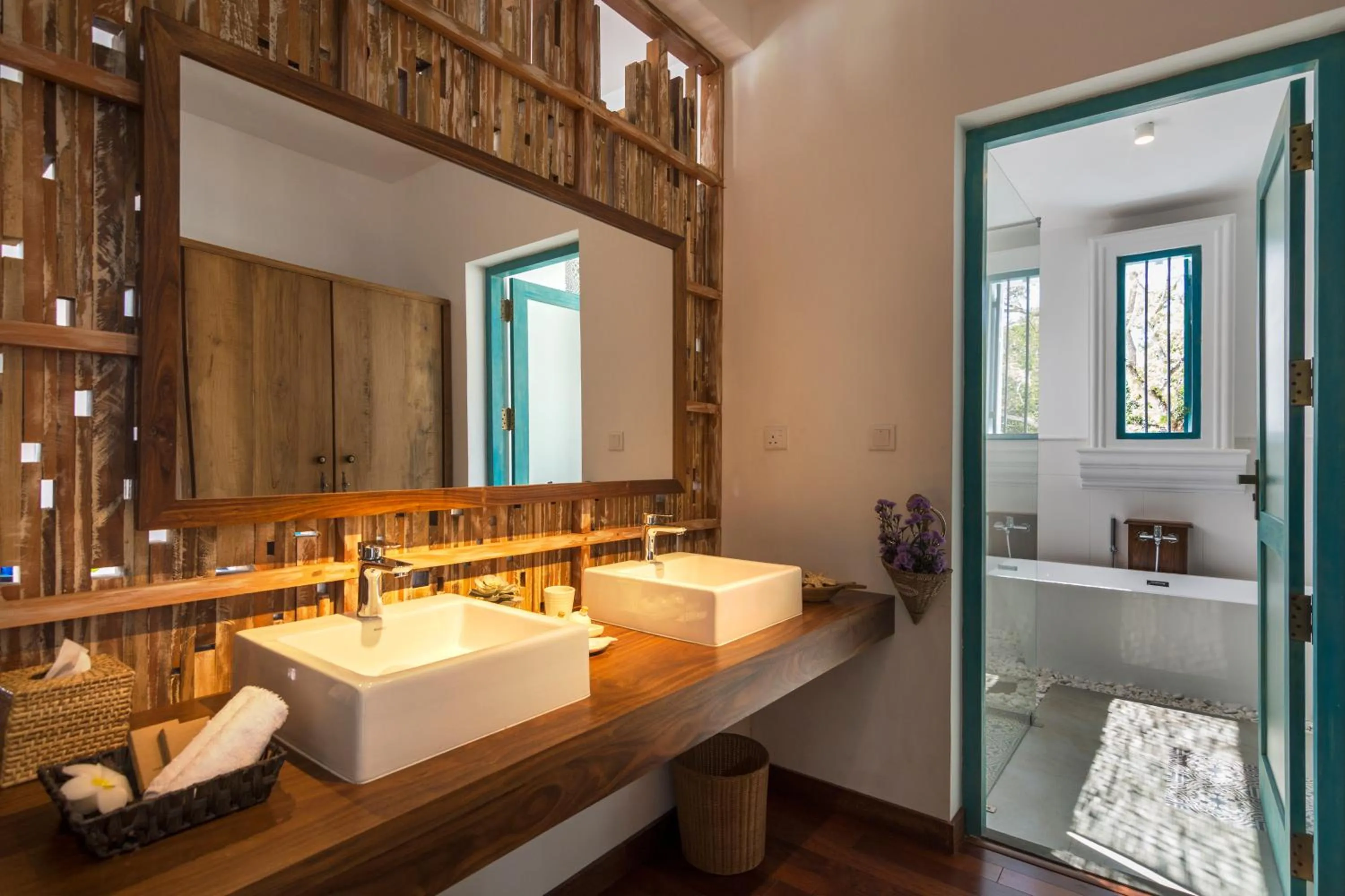 Shower in 33 Lake Terrace