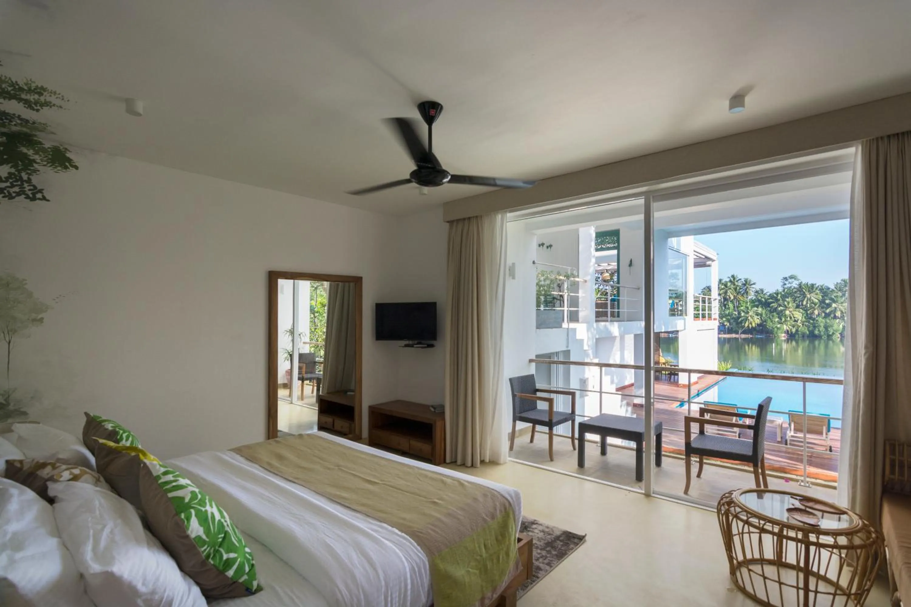 Lake view, Bed in 33 Lake Terrace