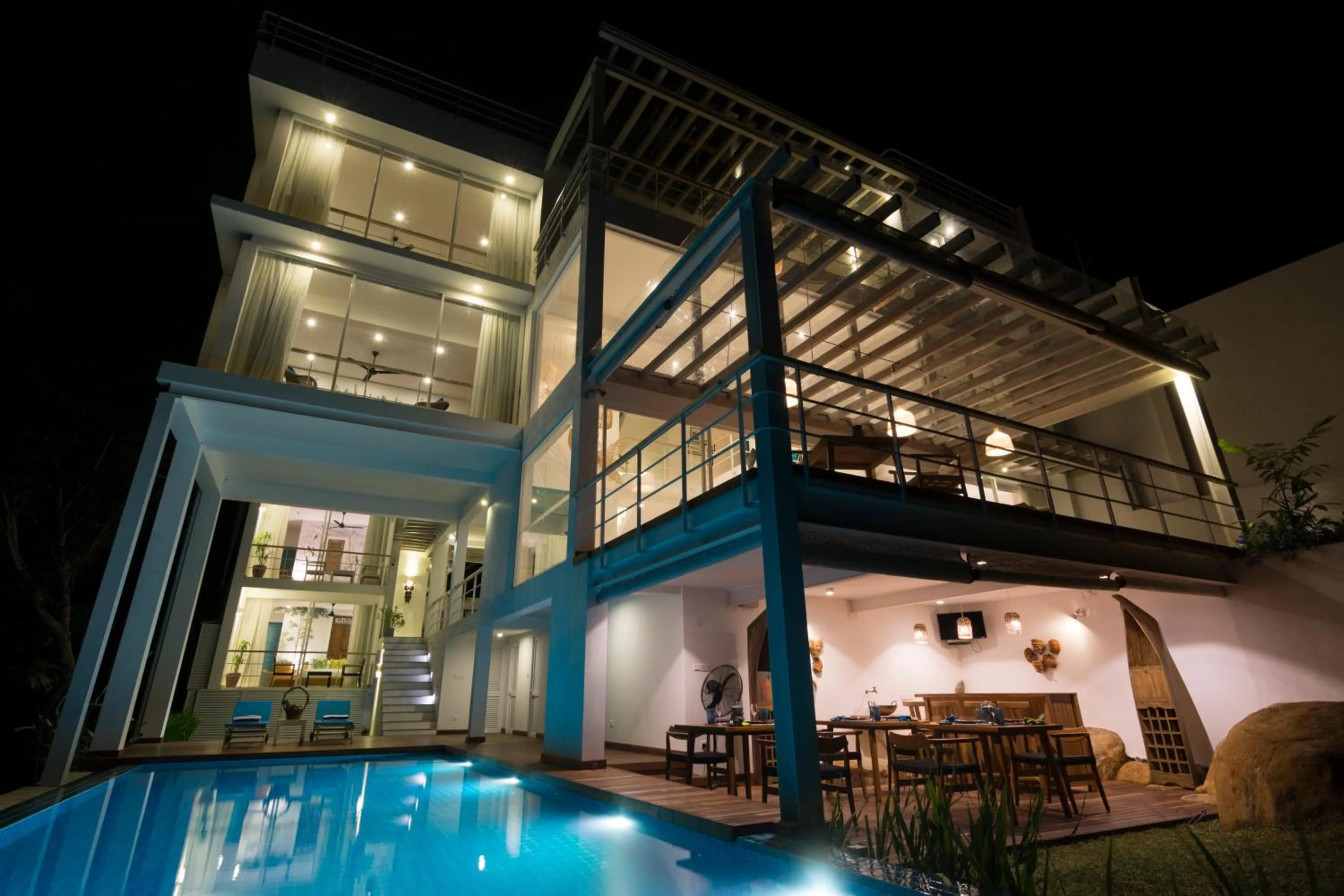 Property building in 33 Lake Terrace