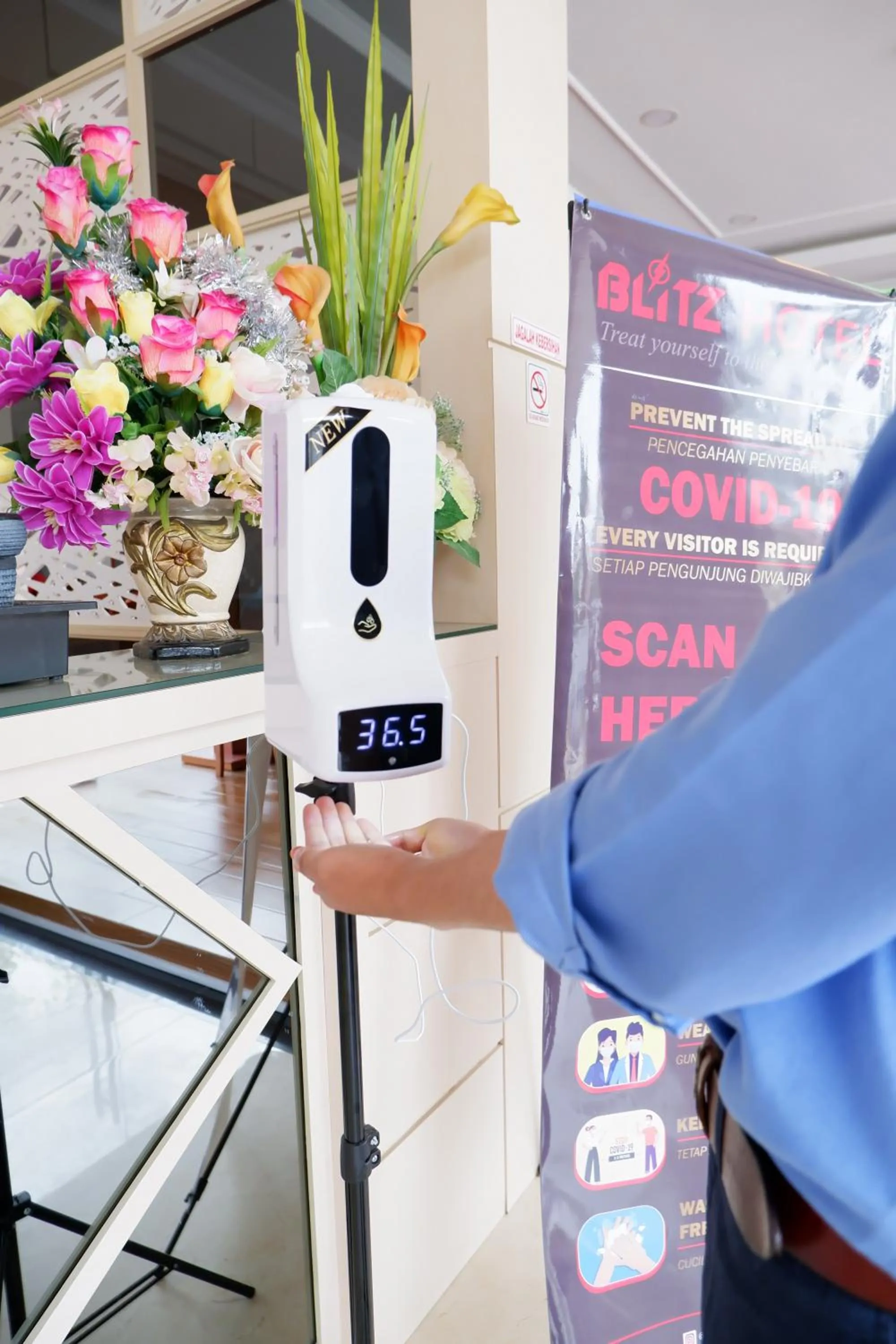 Lobby or reception in Blitz Hotel Batam Centre