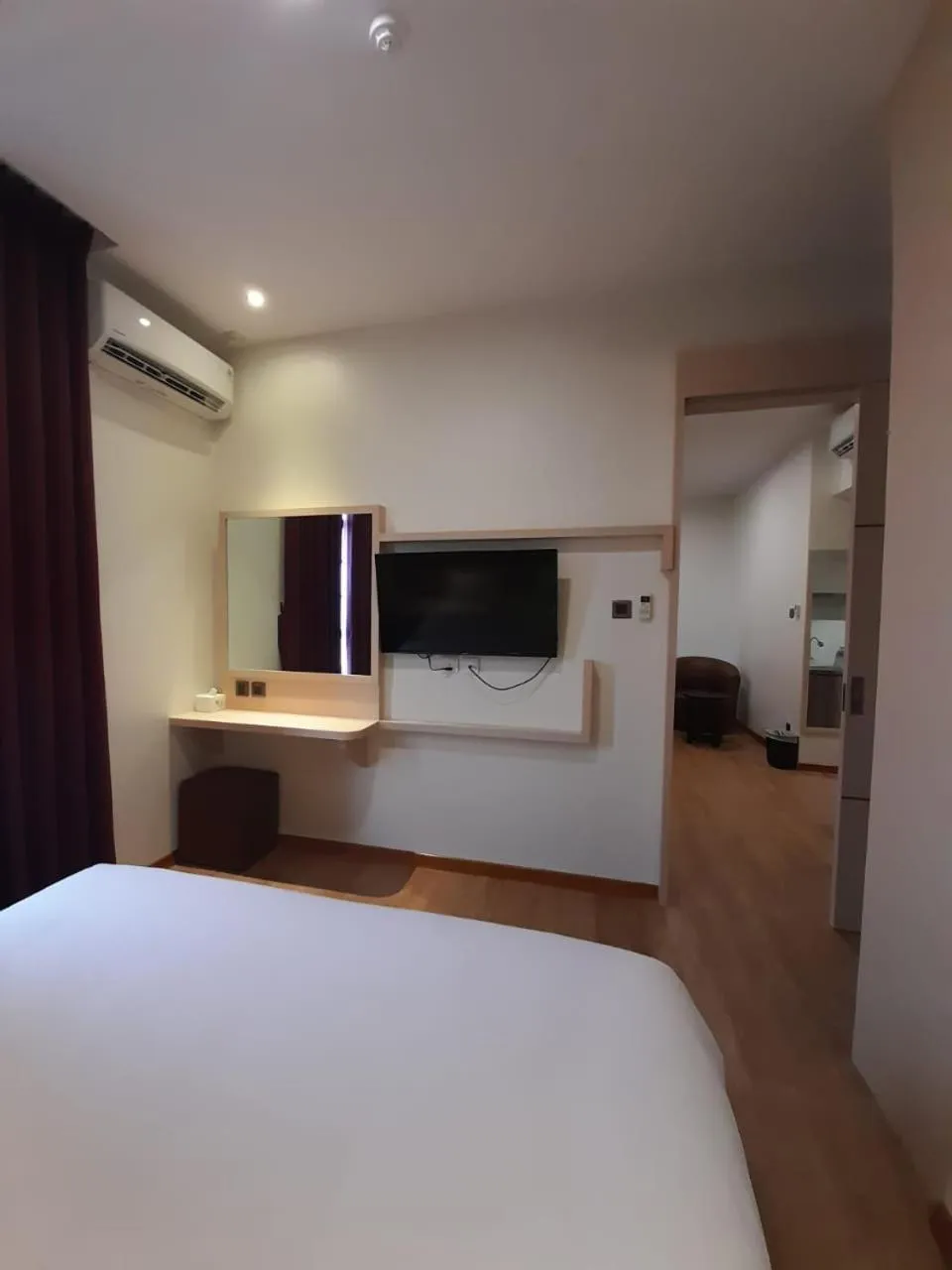Bed in Blitz Hotel Batam Centre