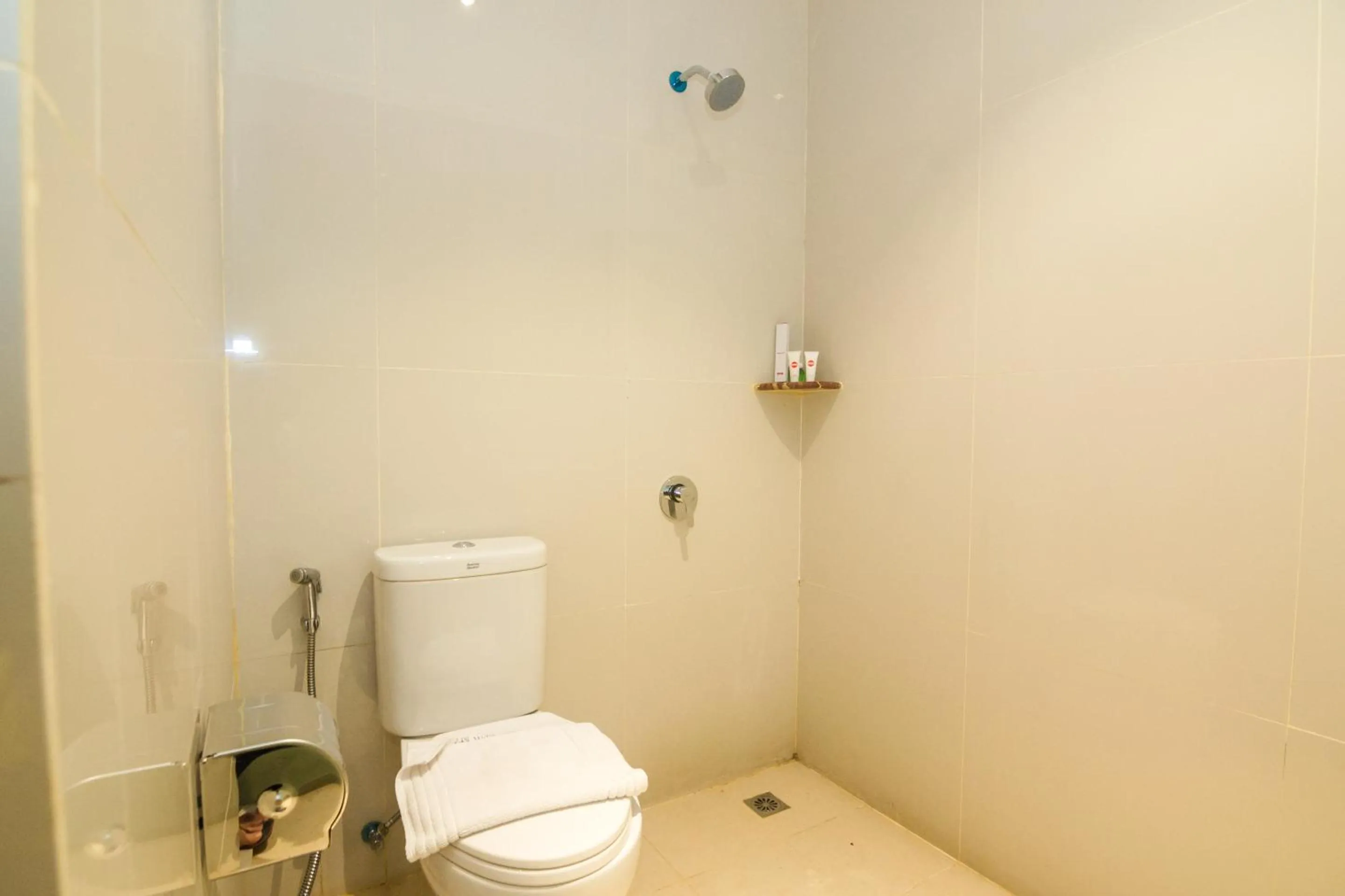 Bathroom in Blitz Hotel Batam Centre