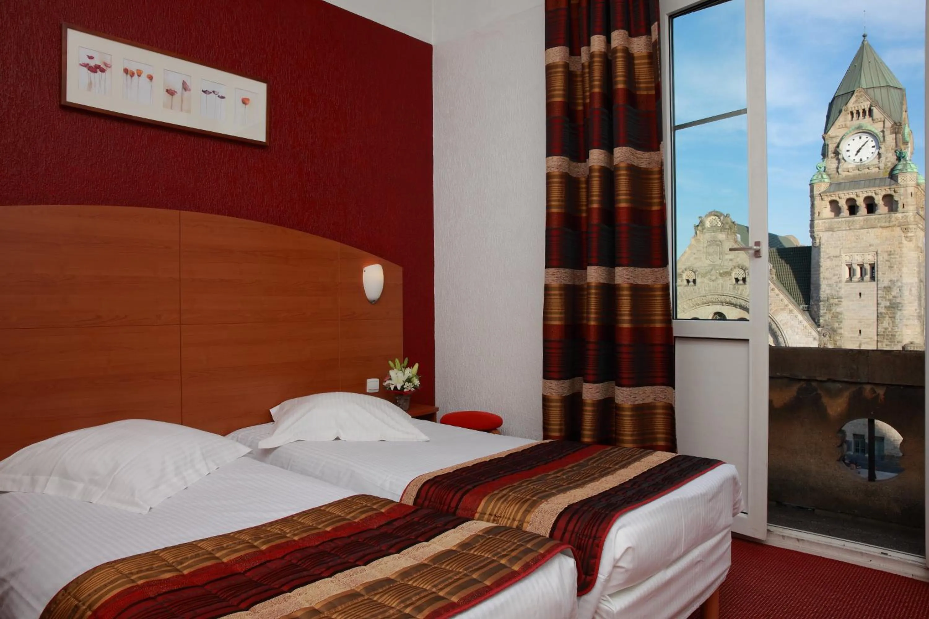 Photo of the whole room, Bed in Hôtel Alerion Centre Gare