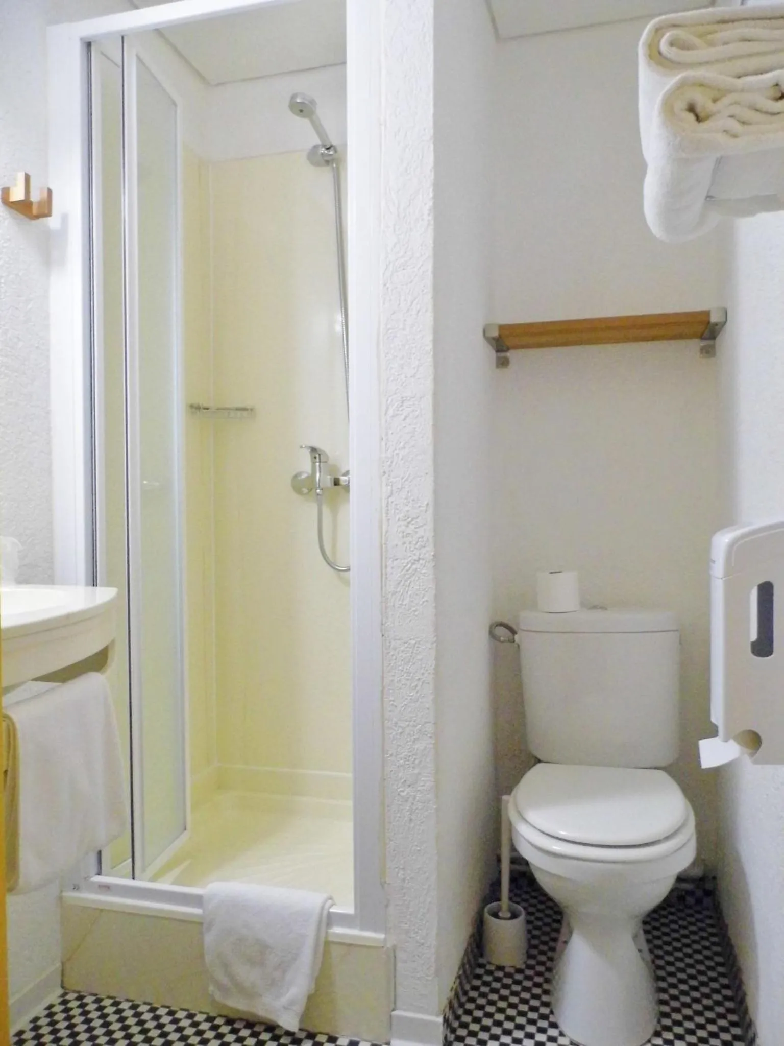 Shower in Hôtel Alerion Centre Gare