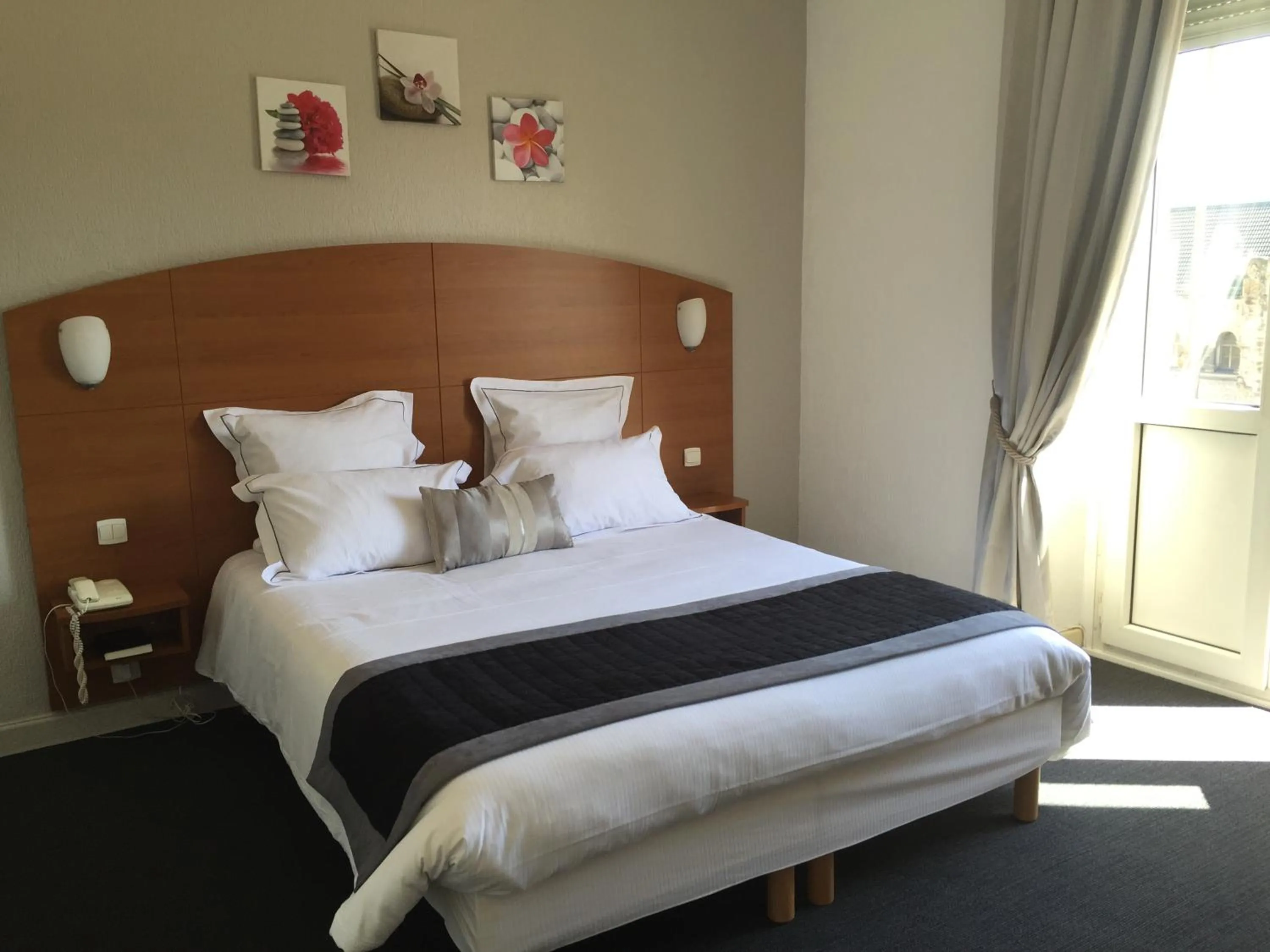 Photo of the whole room, Bed in Hôtel Alerion Centre Gare