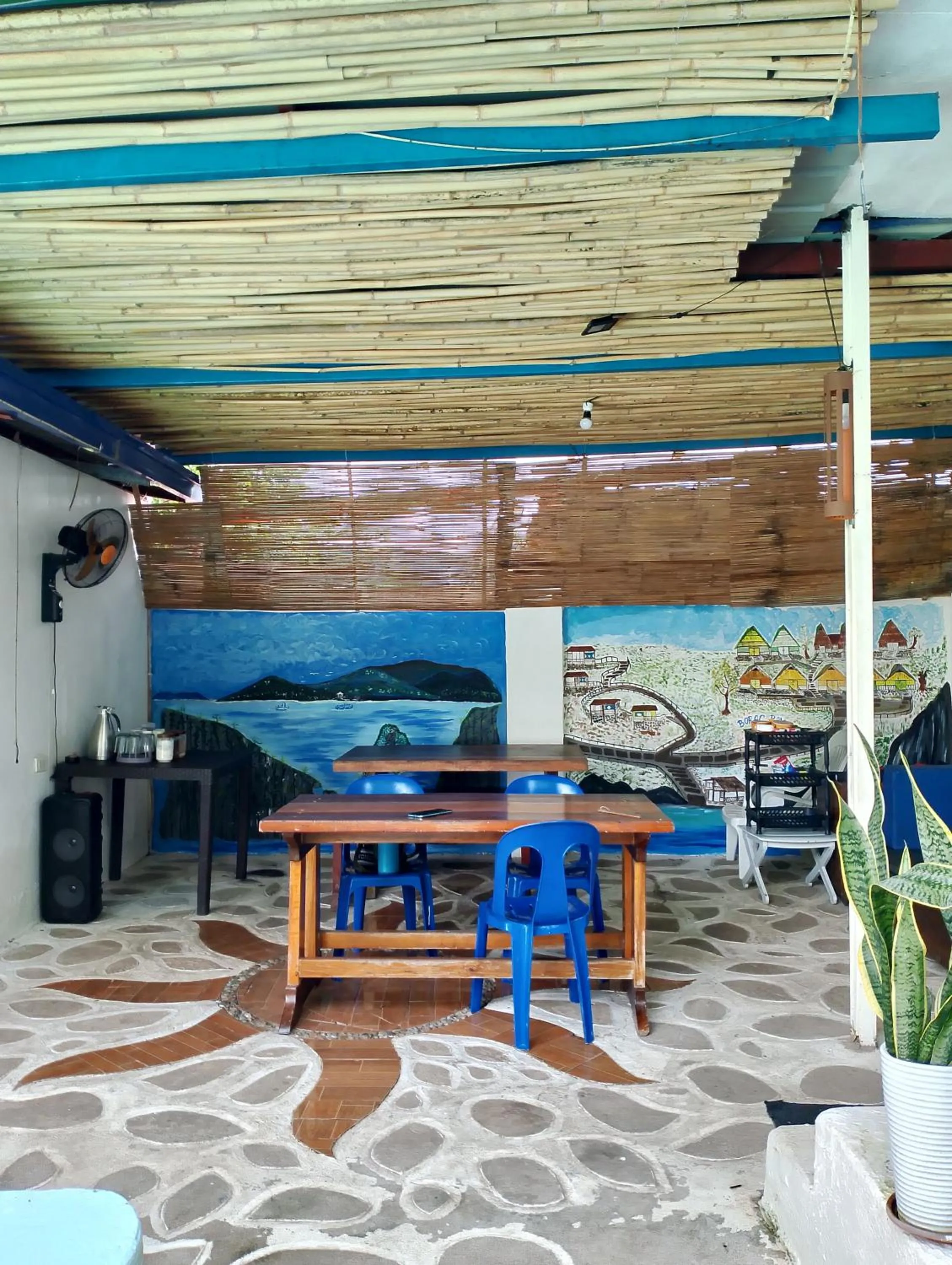 Restaurant/places to eat in Casa Montemar Heights