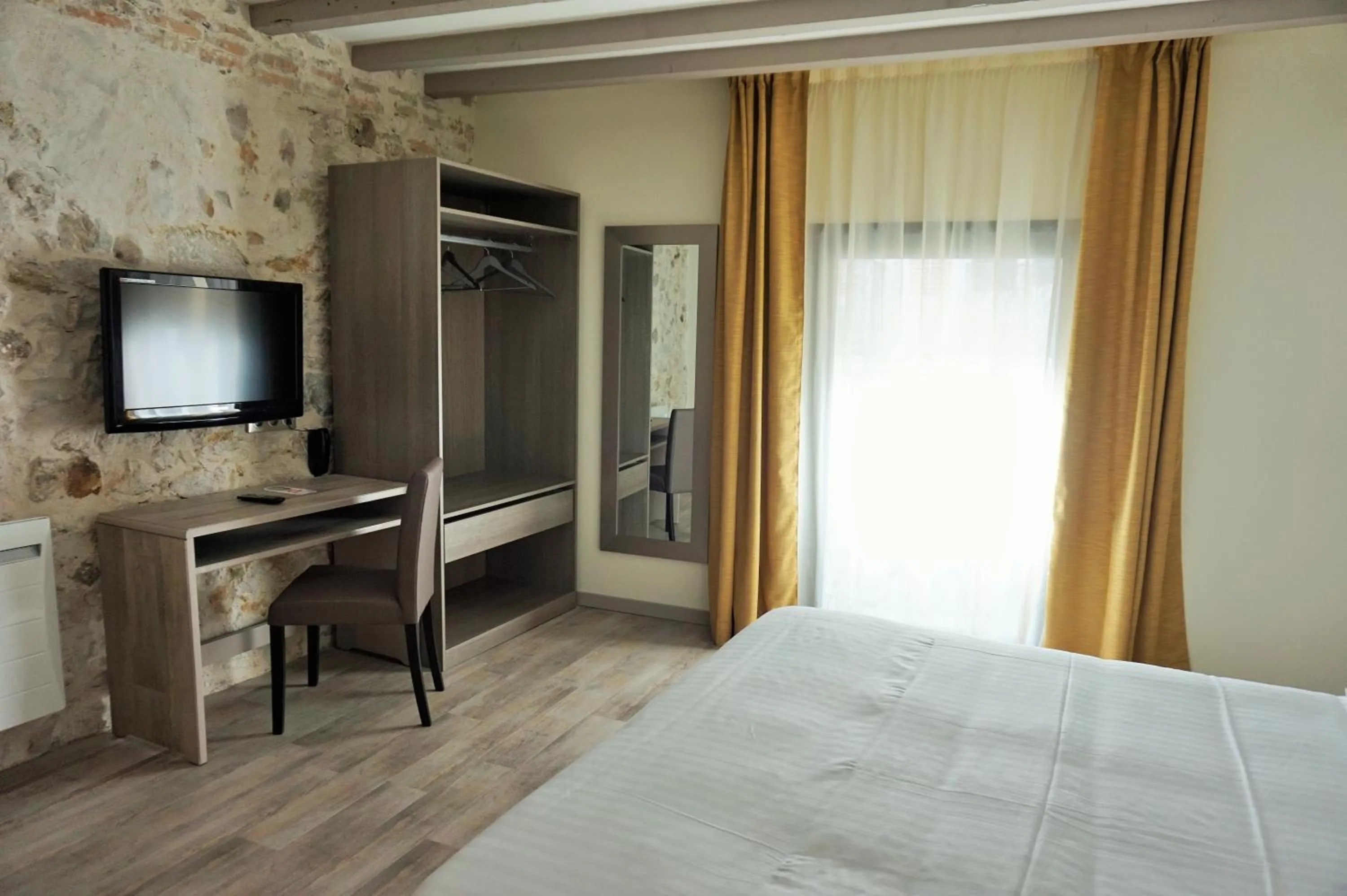 Bedroom, Bed in Hotel de la Couronne