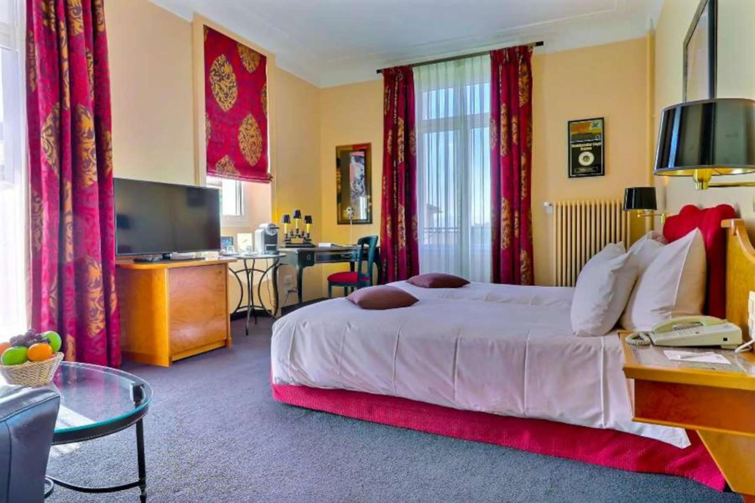 Bedroom, Bed in Hotel Mirabeau, BW Signature Collection, Lausanne