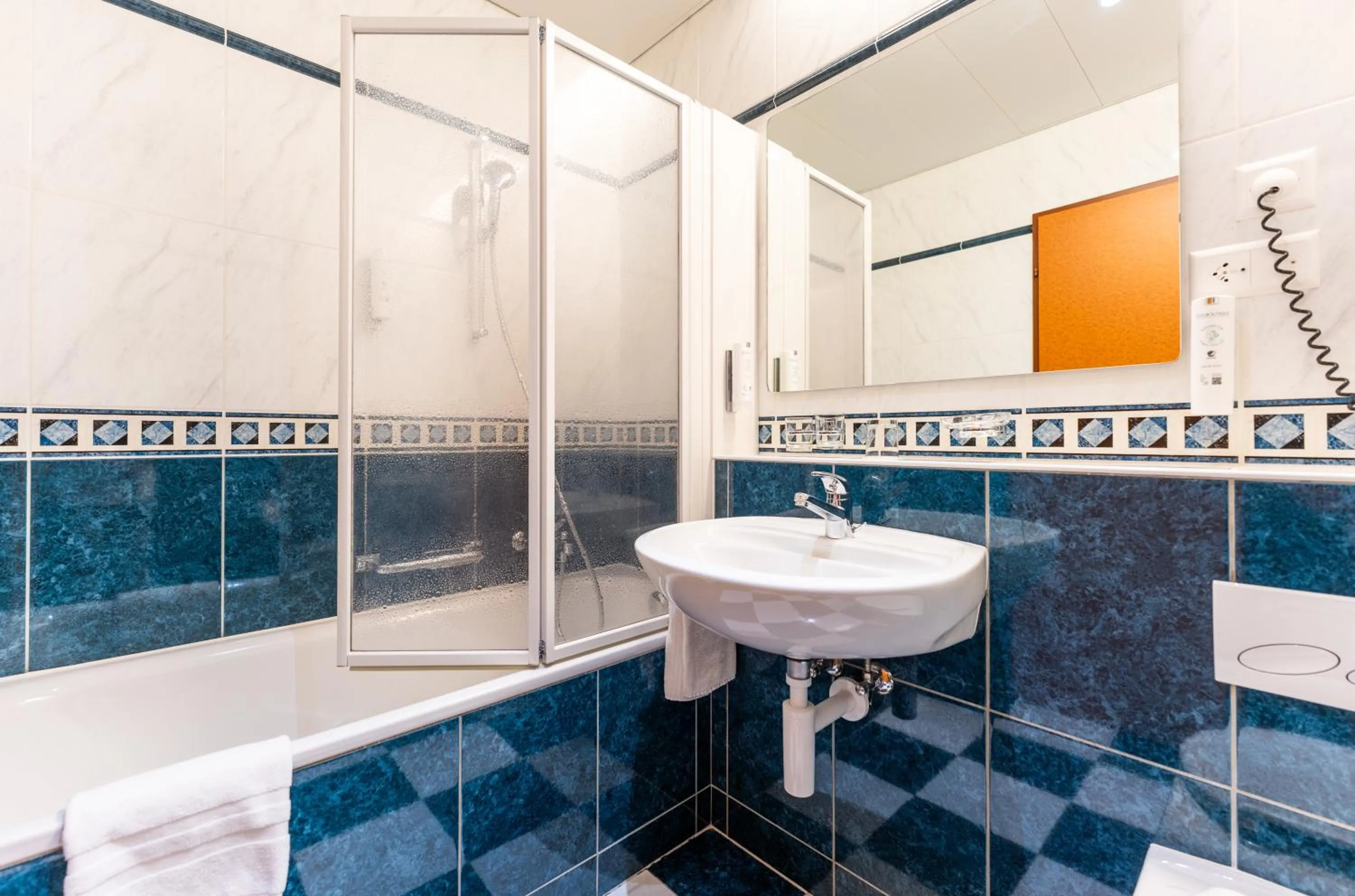 Bathroom in Hotel Mirabeau, BW Signature Collection, Lausanne