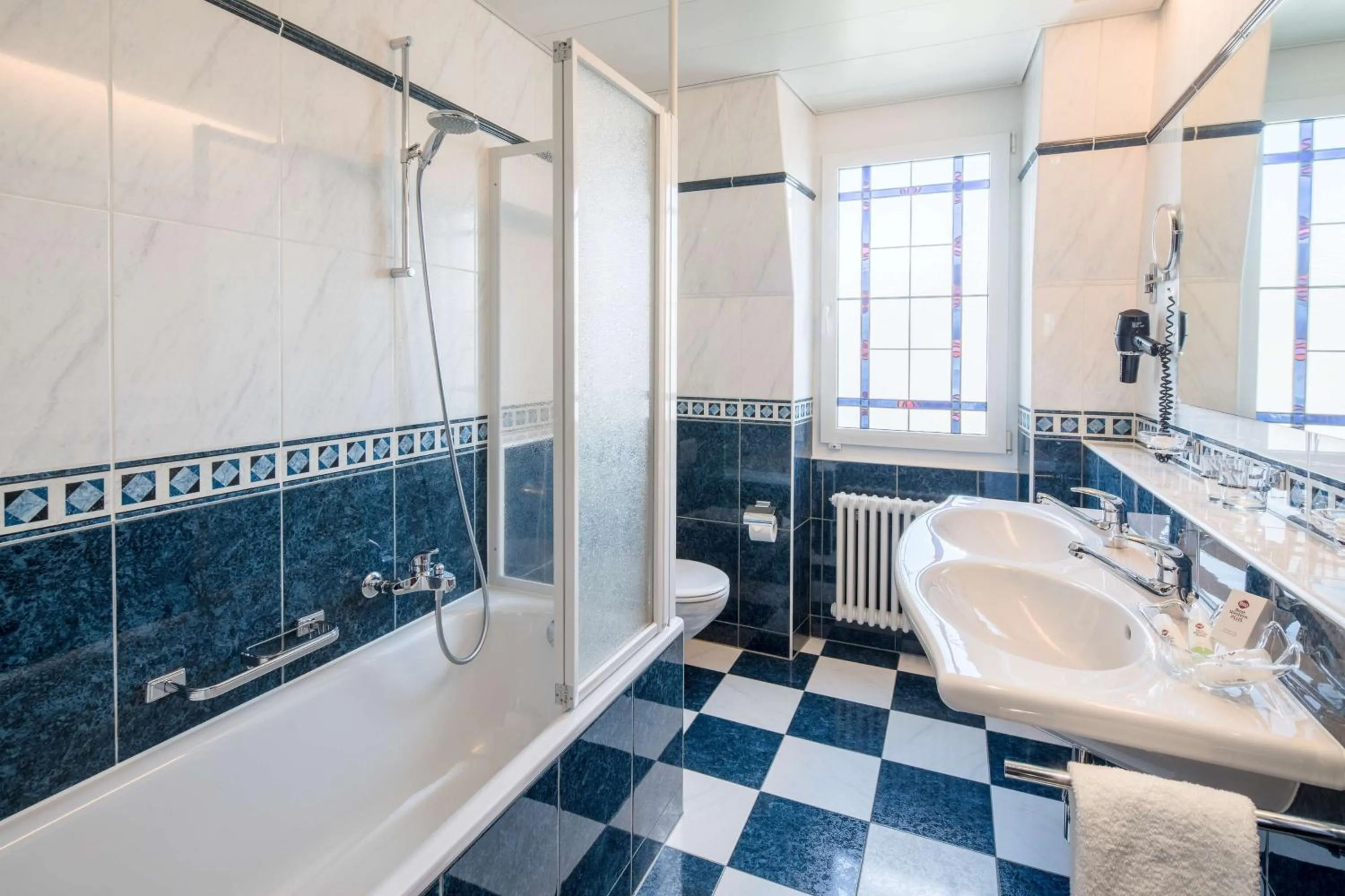 Bathroom in Hotel Mirabeau, BW Signature Collection, Lausanne