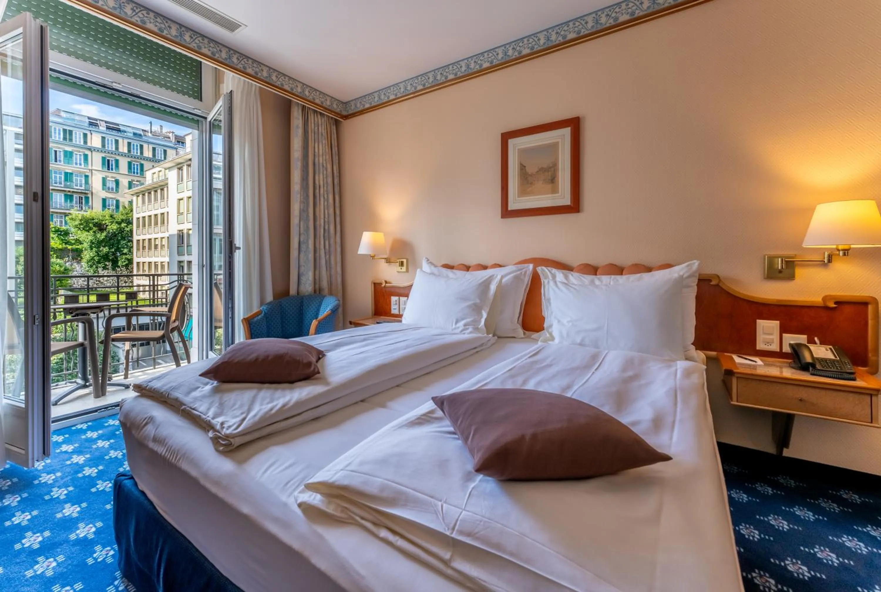 Balcony/Terrace, Bed in Hotel Mirabeau, BW Signature Collection, Lausanne