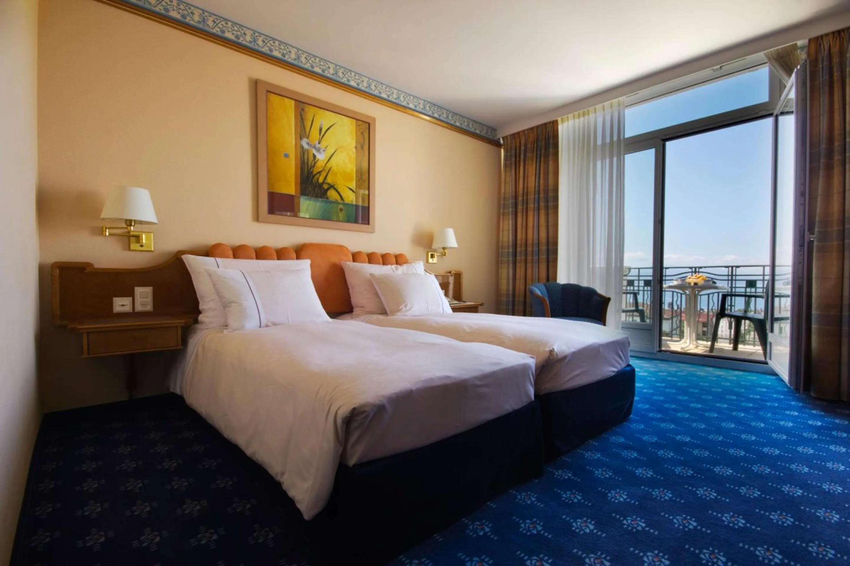 Bedroom, Bed in Hotel Mirabeau, BW Signature Collection, Lausanne