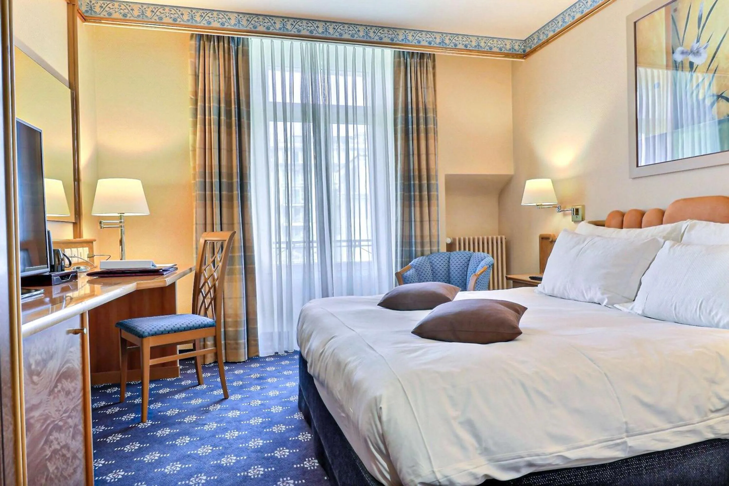 Bedroom, Bed in Hotel Mirabeau, BW Signature Collection, Lausanne