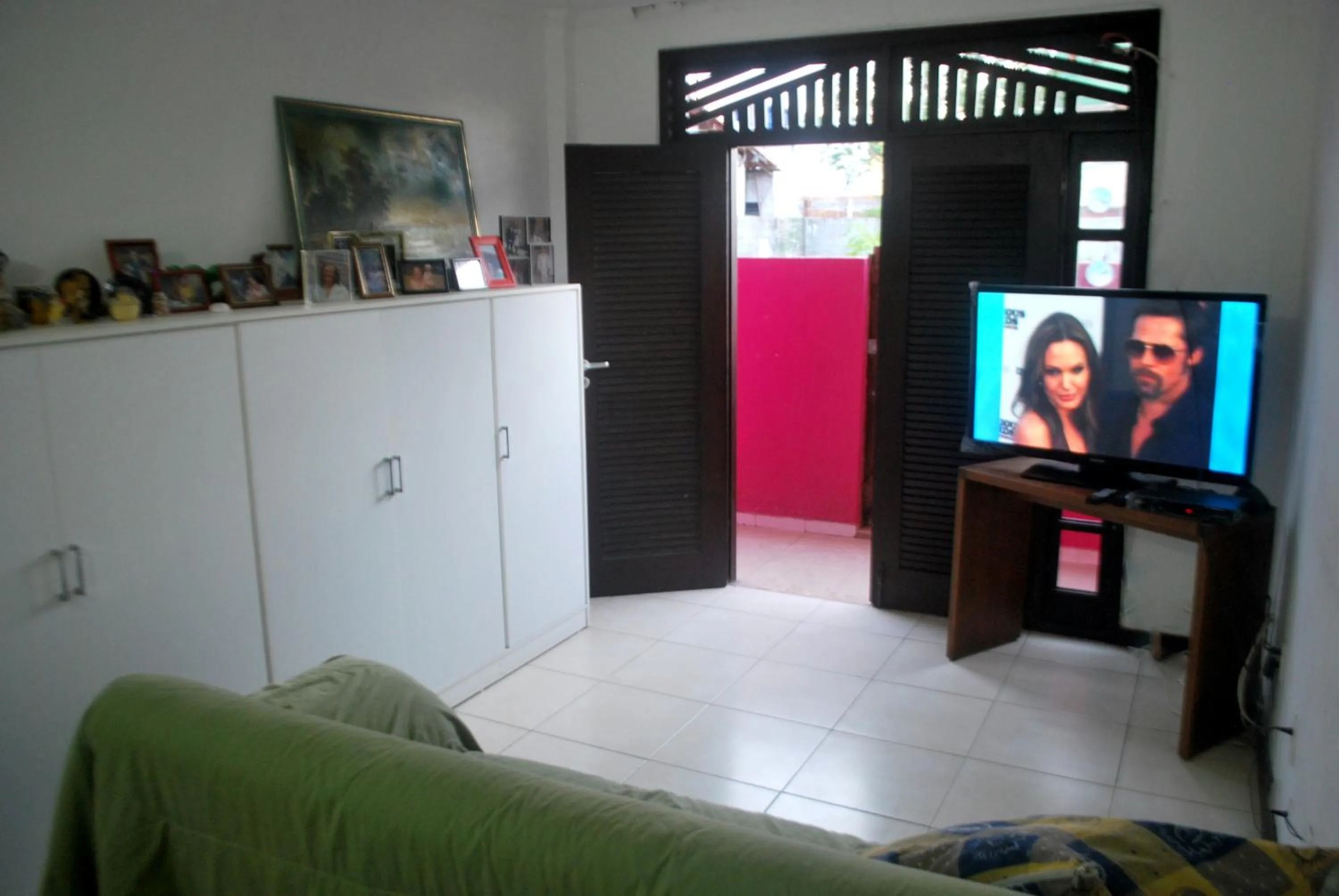 Communal lounge/ TV room in Pousada Tia Helena