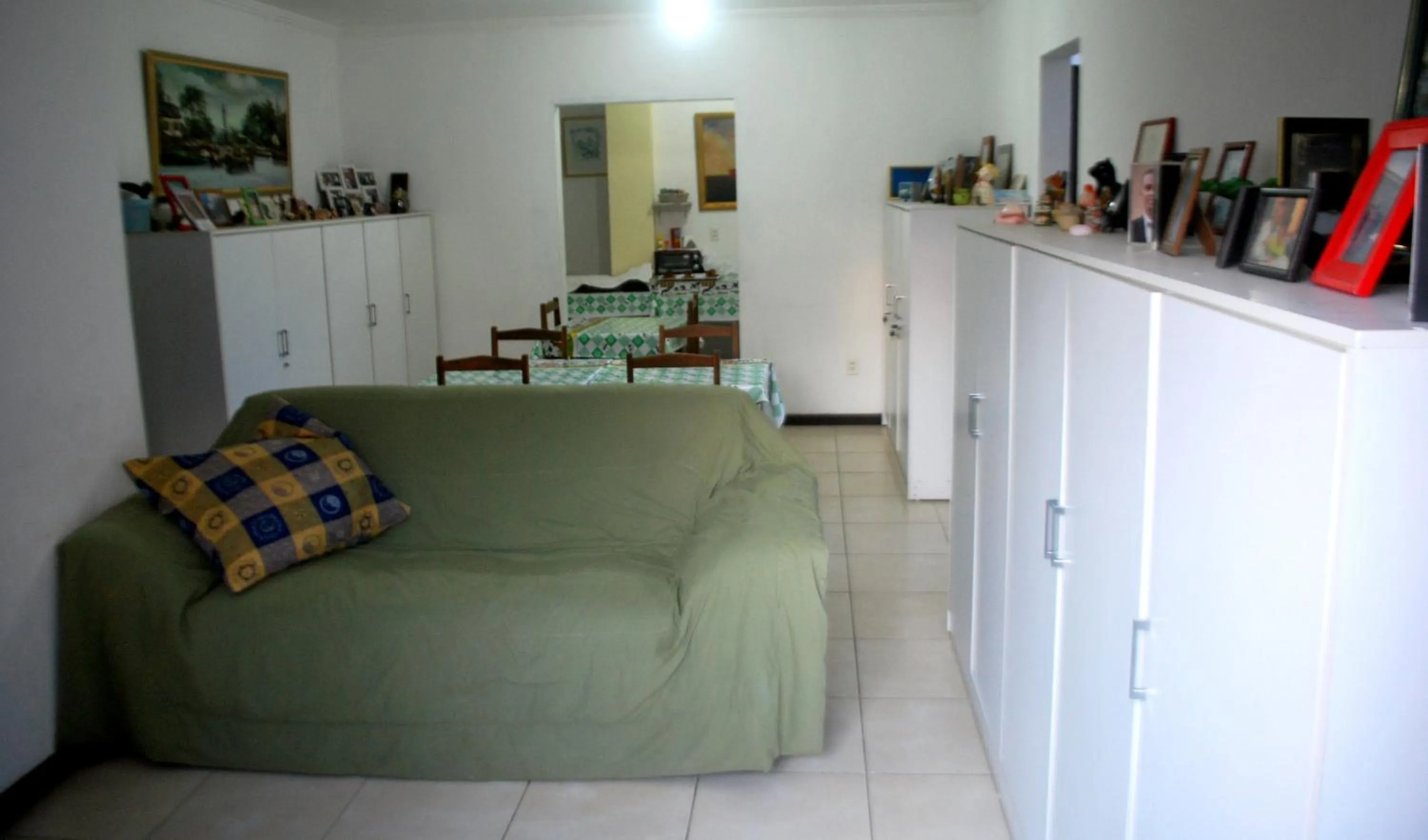 Communal lounge/ TV room in Pousada Tia Helena