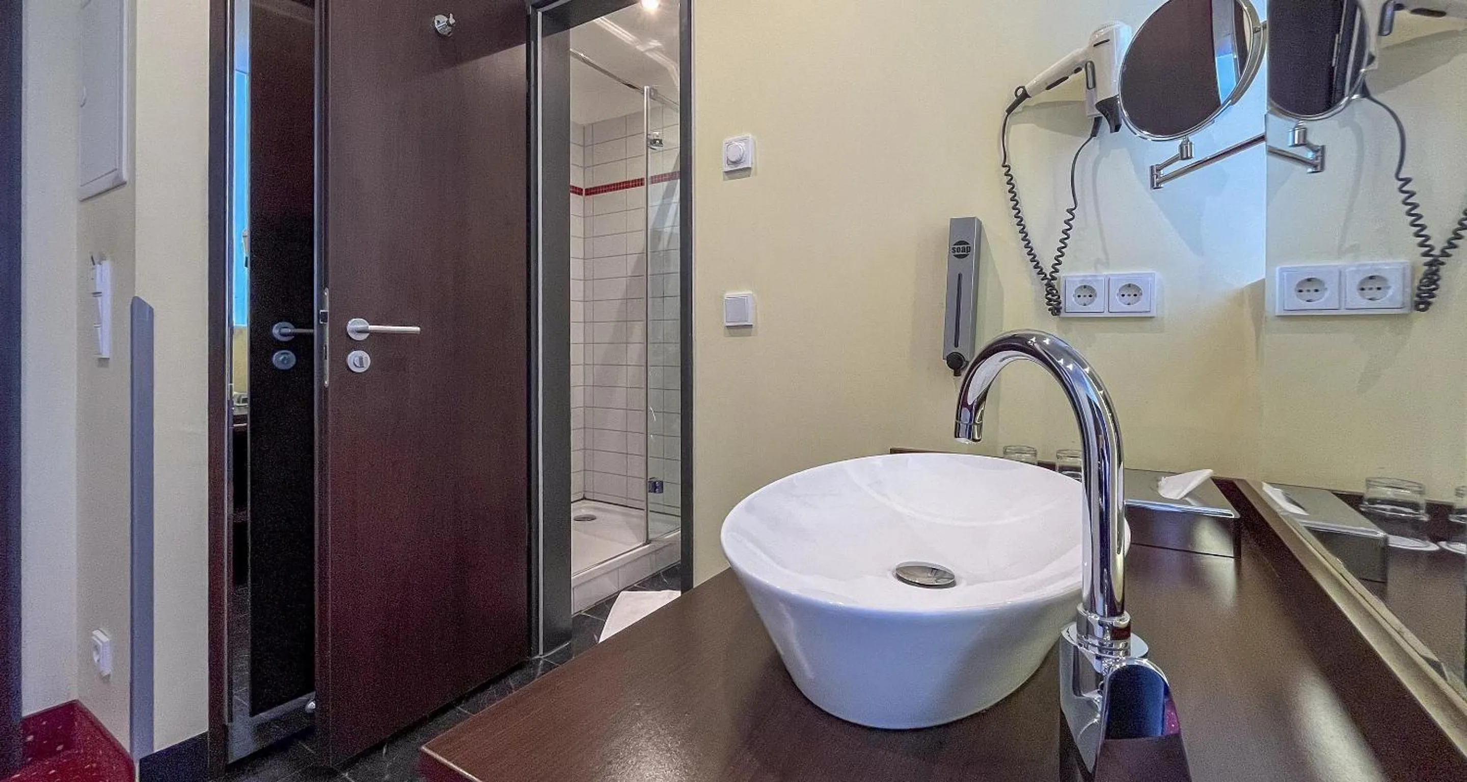 Bathroom in Best Western Plus Plaza Berlin Kurfürstendamm