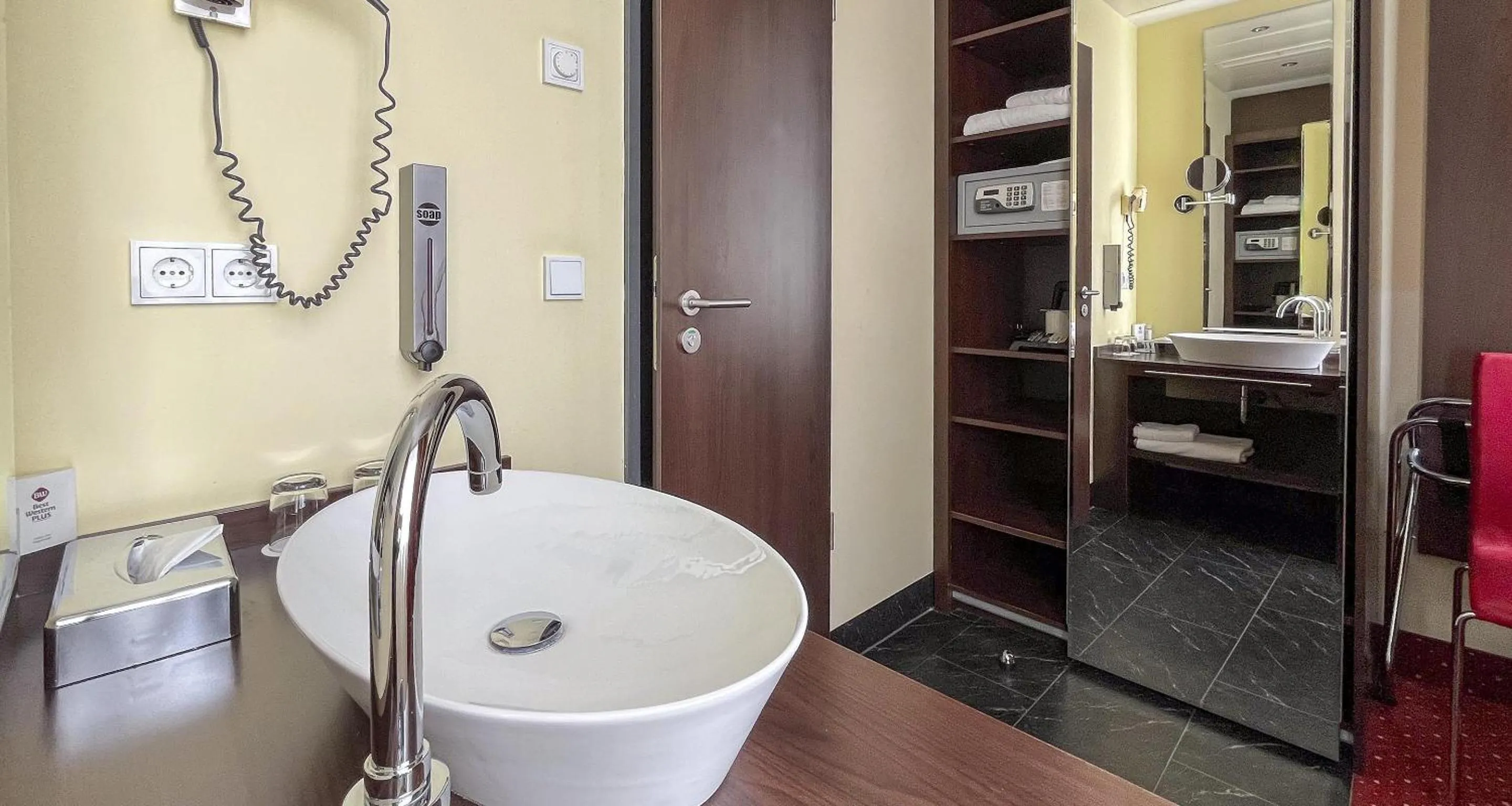 Bathroom in Best Western Plus Plaza Berlin Kurfürstendamm