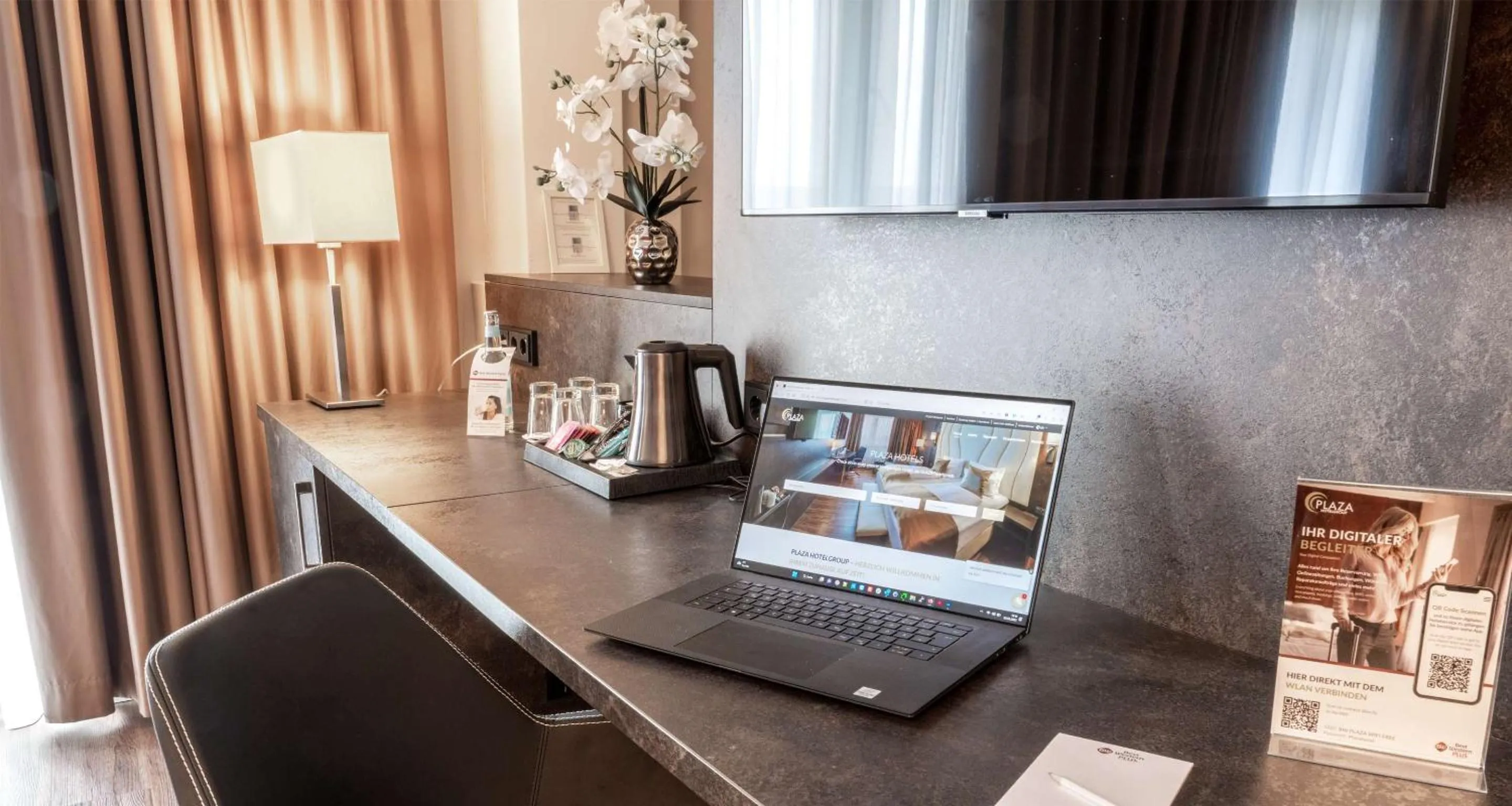 Bedroom in Best Western Plus Plaza Berlin Kurfürstendamm