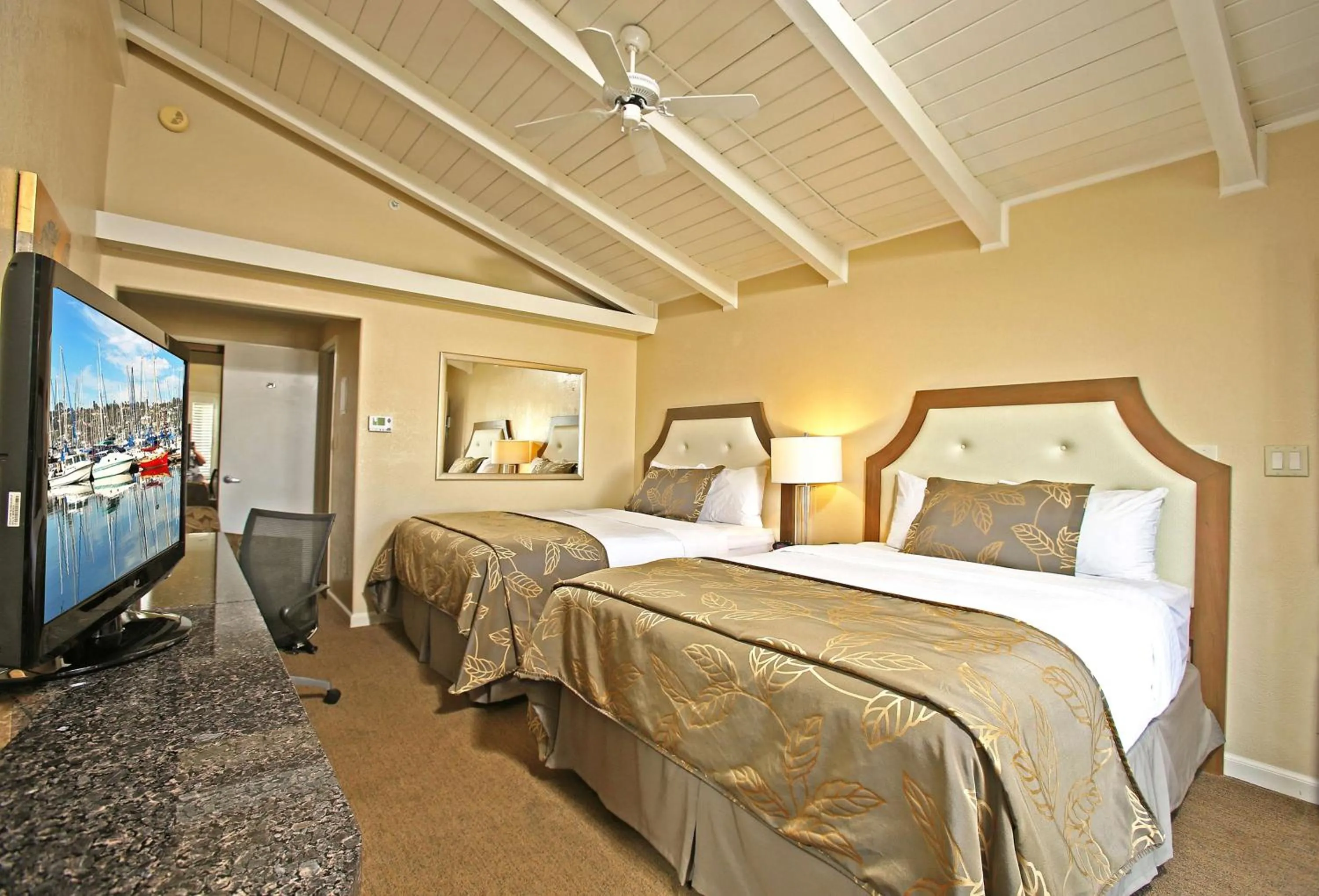 Photo of the whole room, Bed in Best Western PLUS Island Palms Hotel & Marina