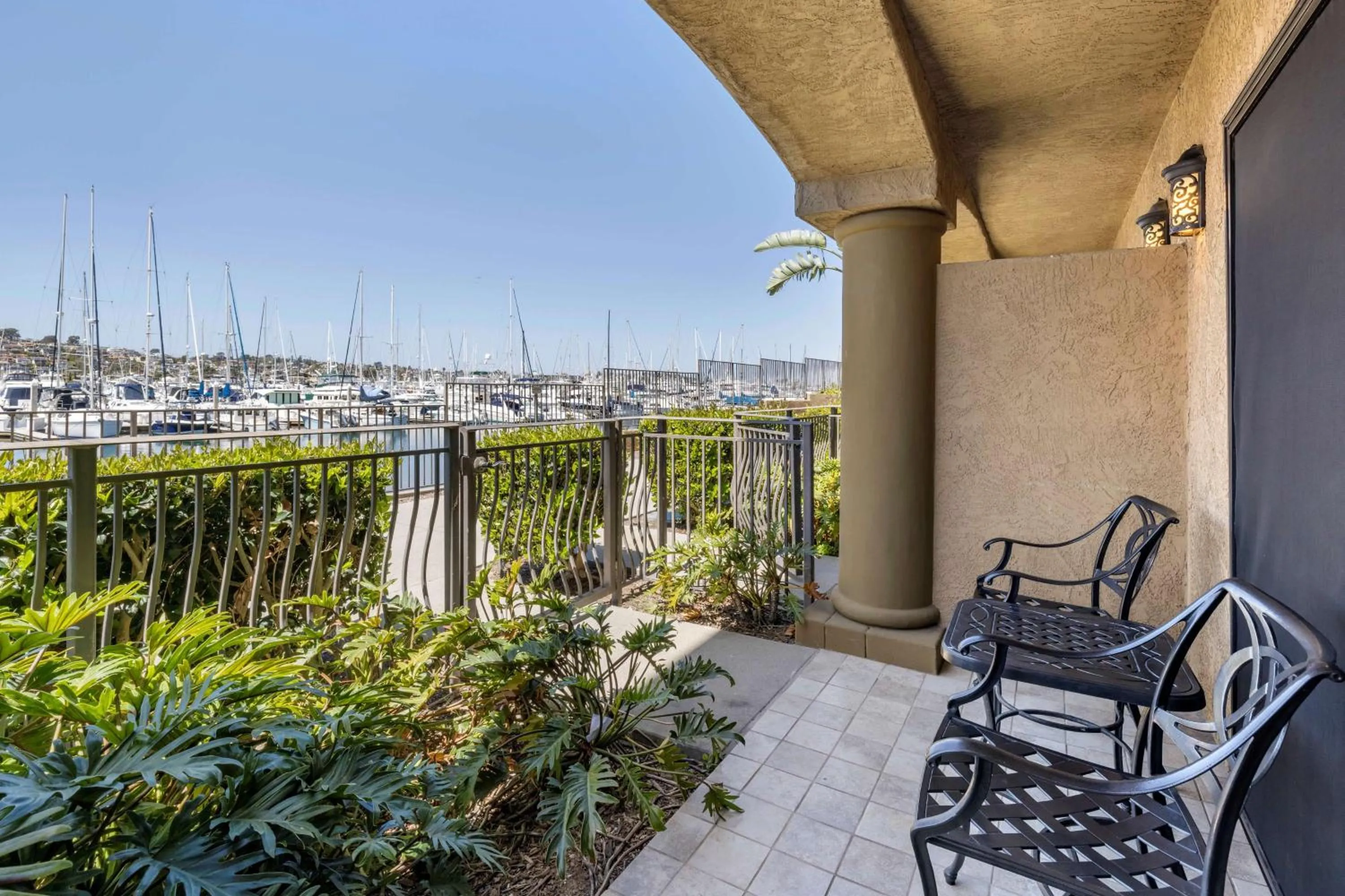 Bedroom in Best Western PLUS Island Palms Hotel & Marina