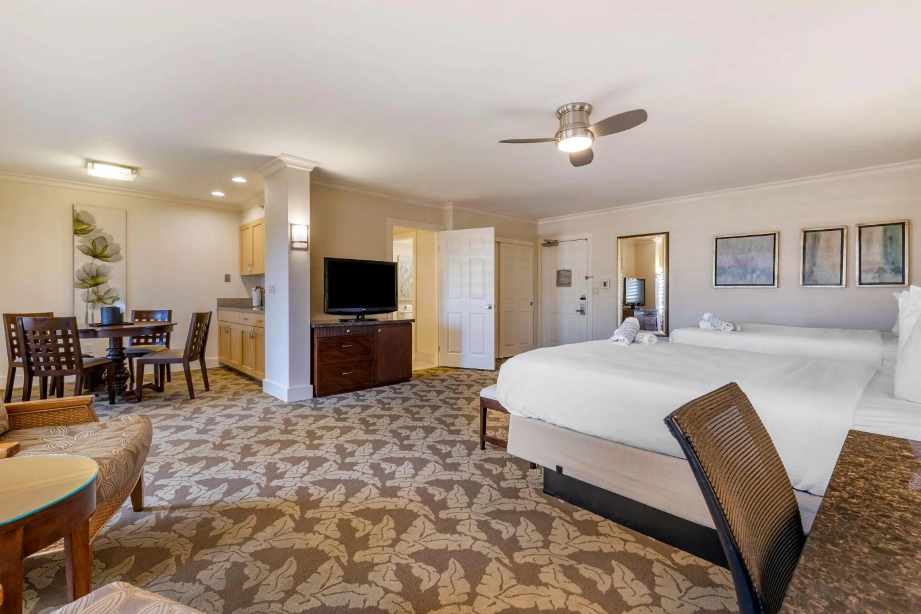 Photo of the whole room, Bed in Best Western PLUS Island Palms Hotel & Marina