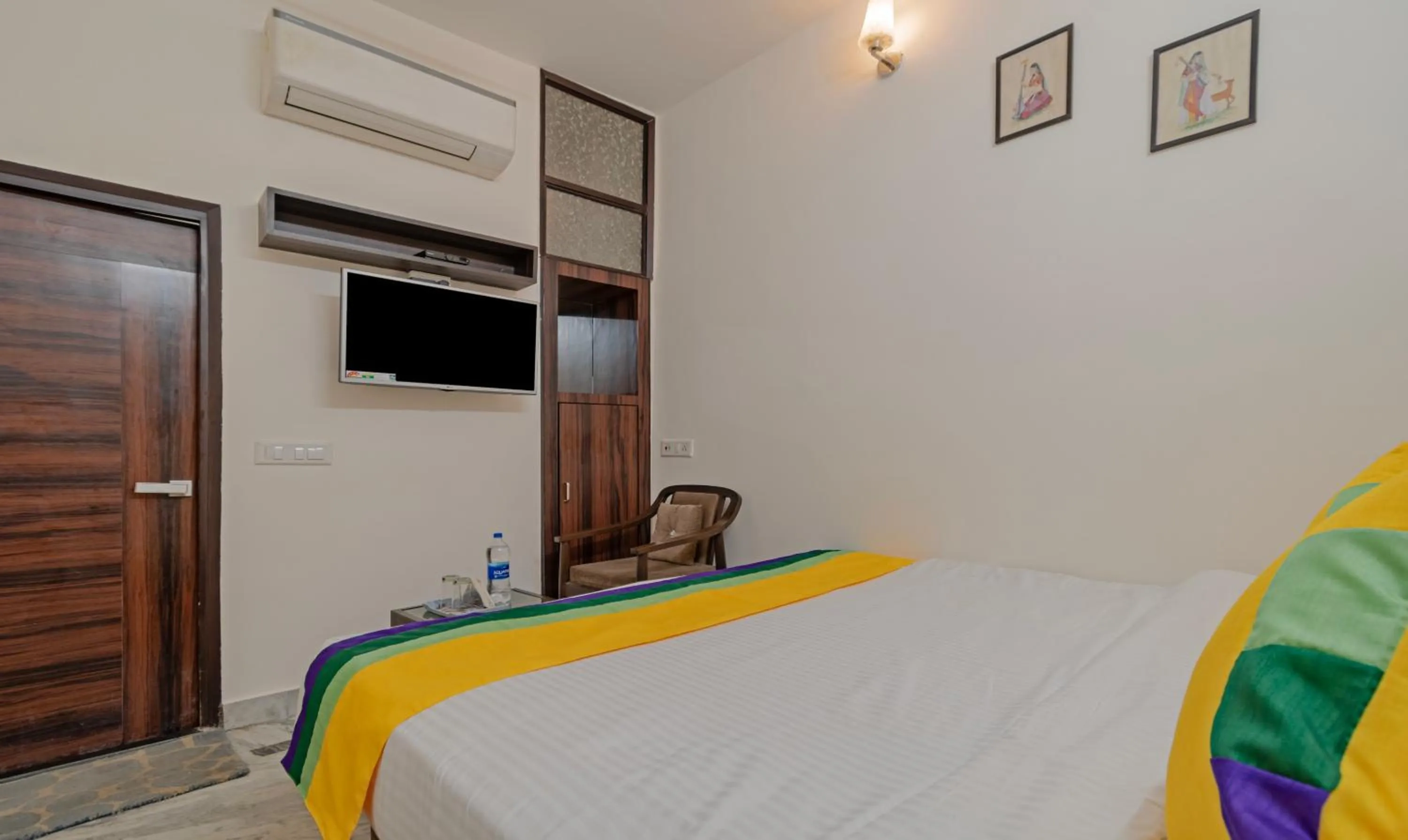 Bed in Itsy Hotels P Grand