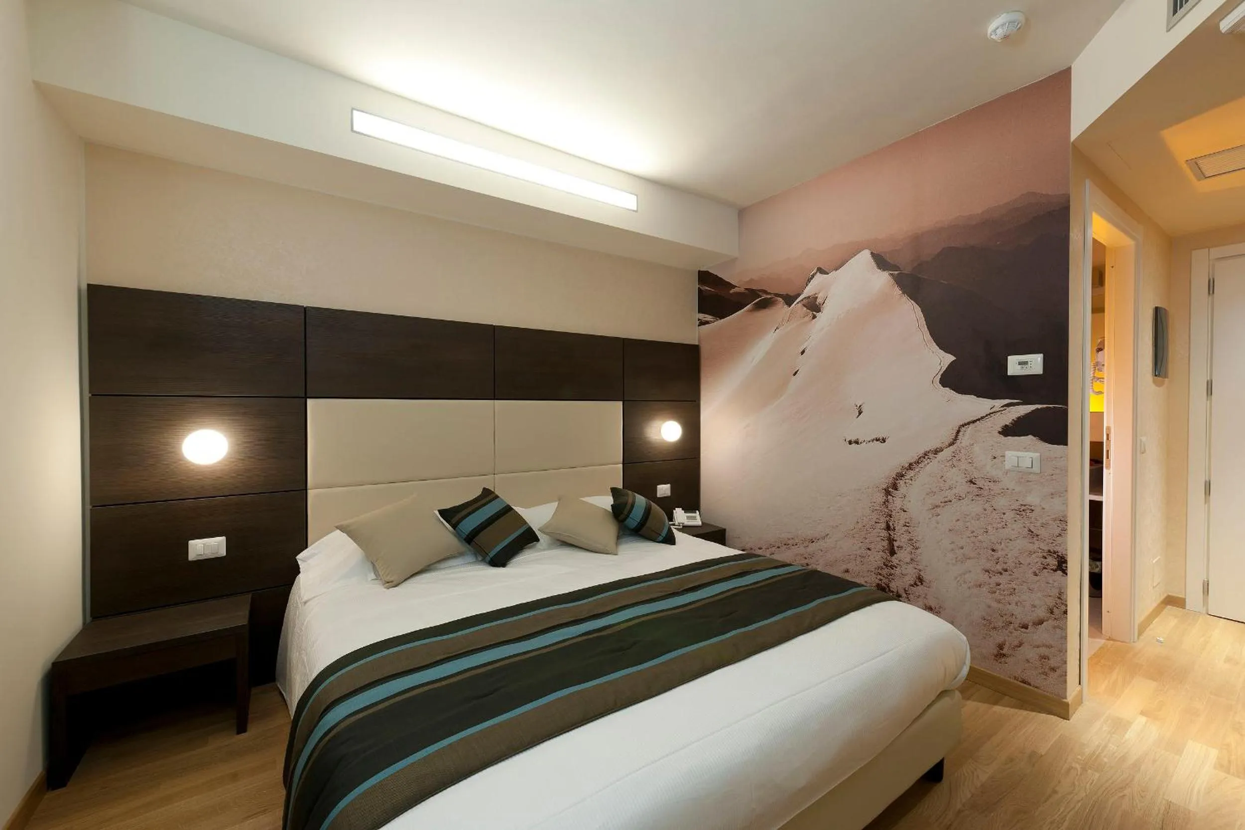 Photo of the whole room, Bed in HB Aosta Hotel & Balcony SPA