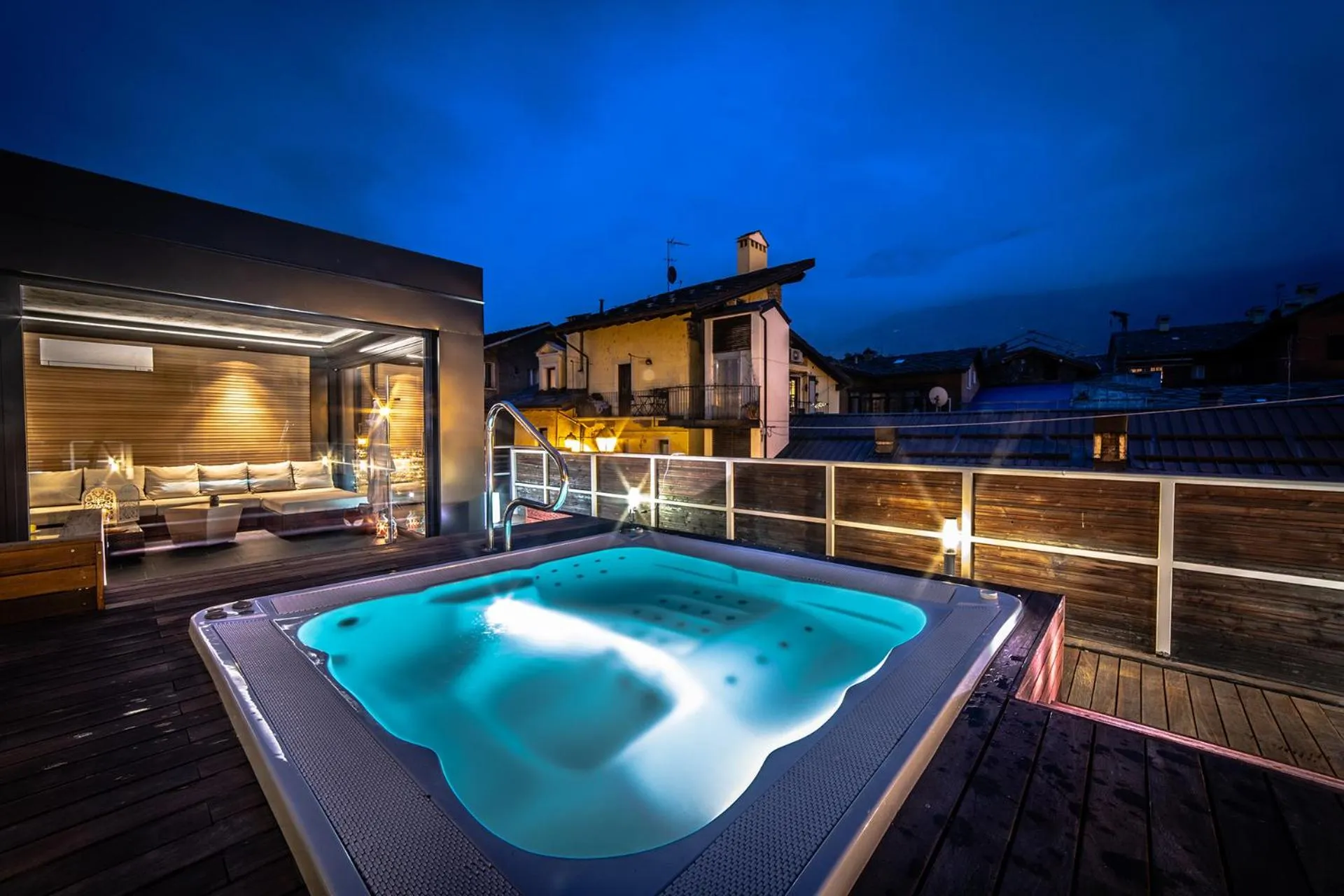 Hot Tub in HB Aosta Hotel & Balcony SPA