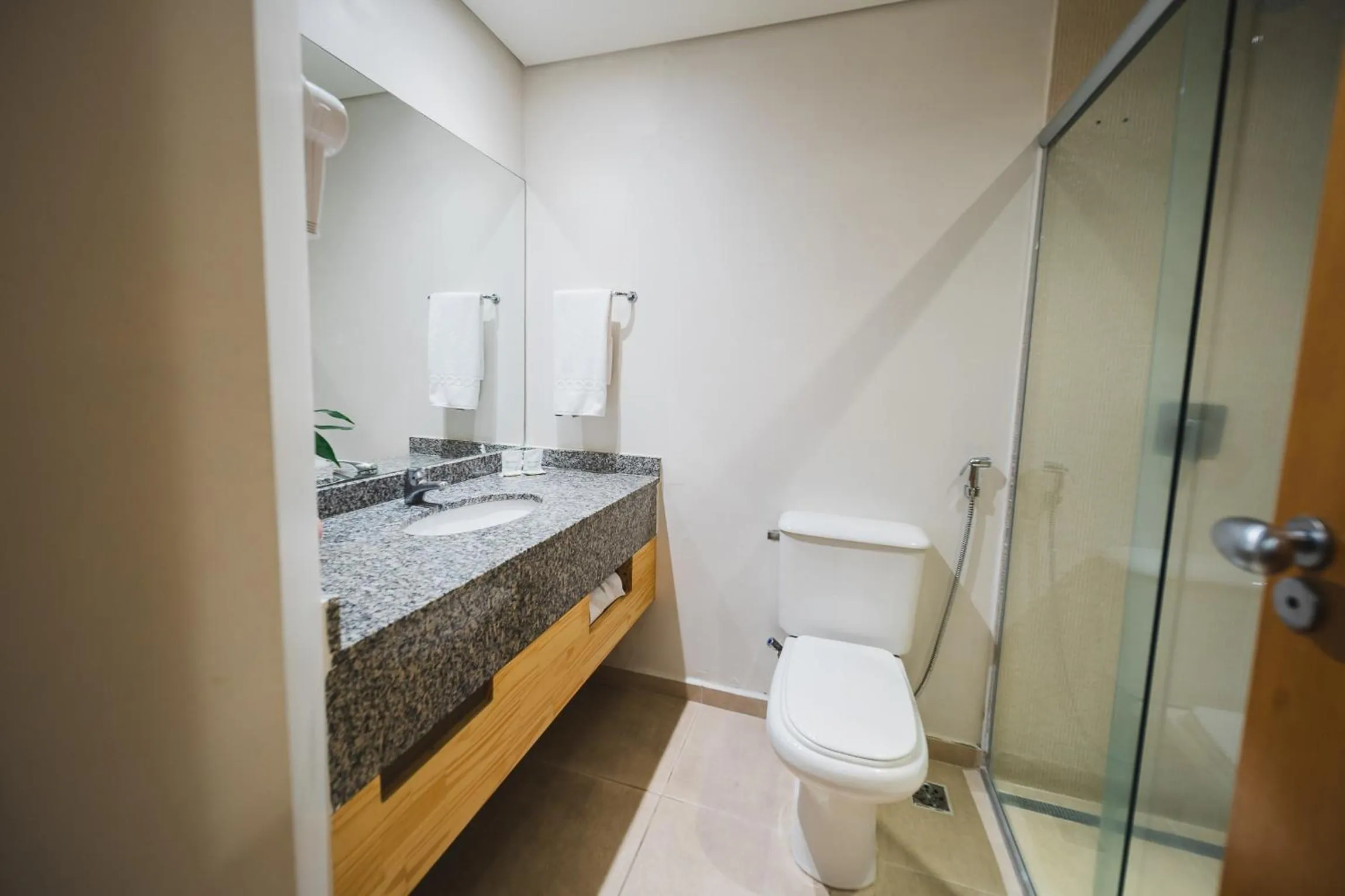 Bathroom in Hotel Nacional Inn Curitiba Santa Felicidade