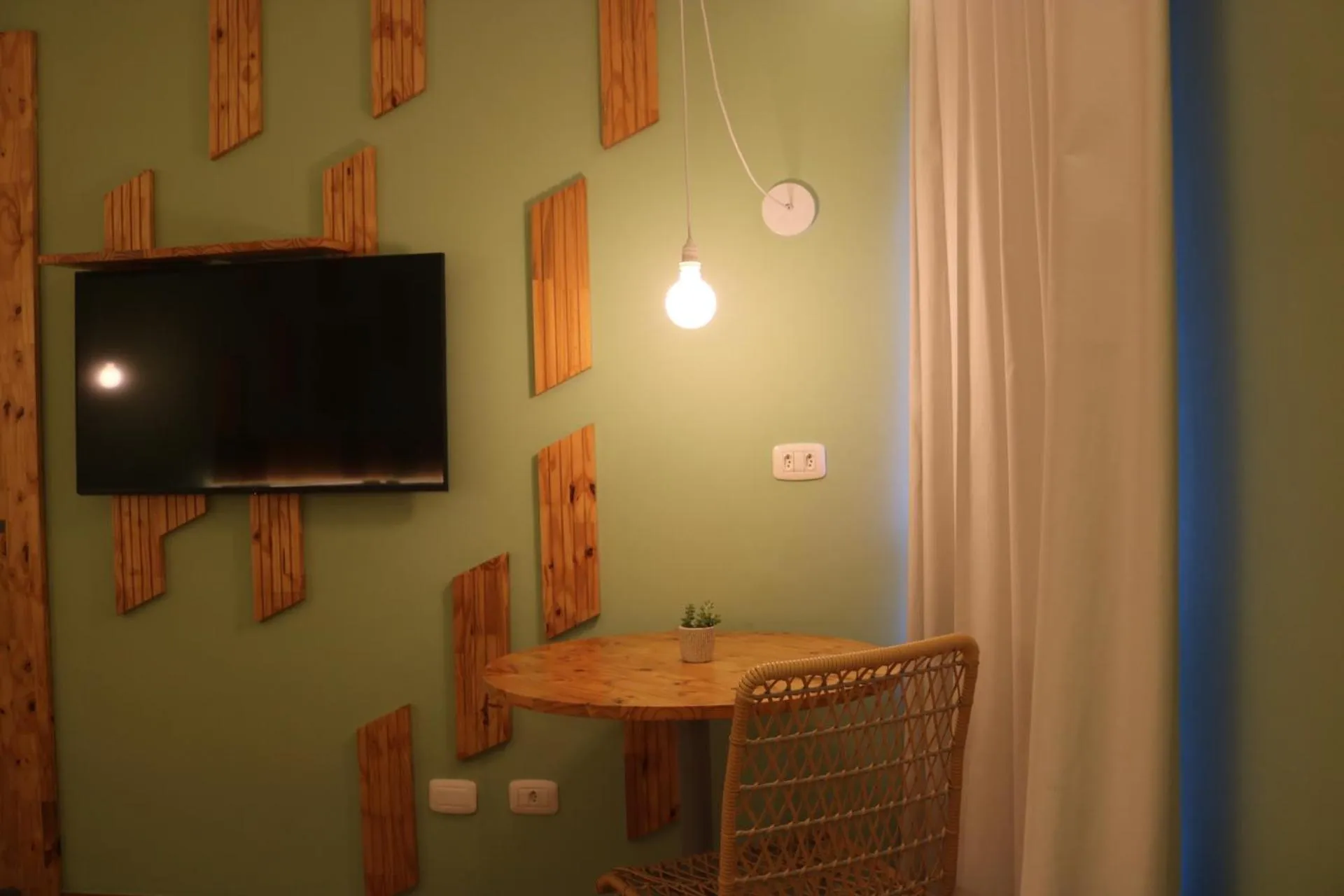 TV and multimedia in Hotel Nacional Inn Curitiba Santa Felicidade