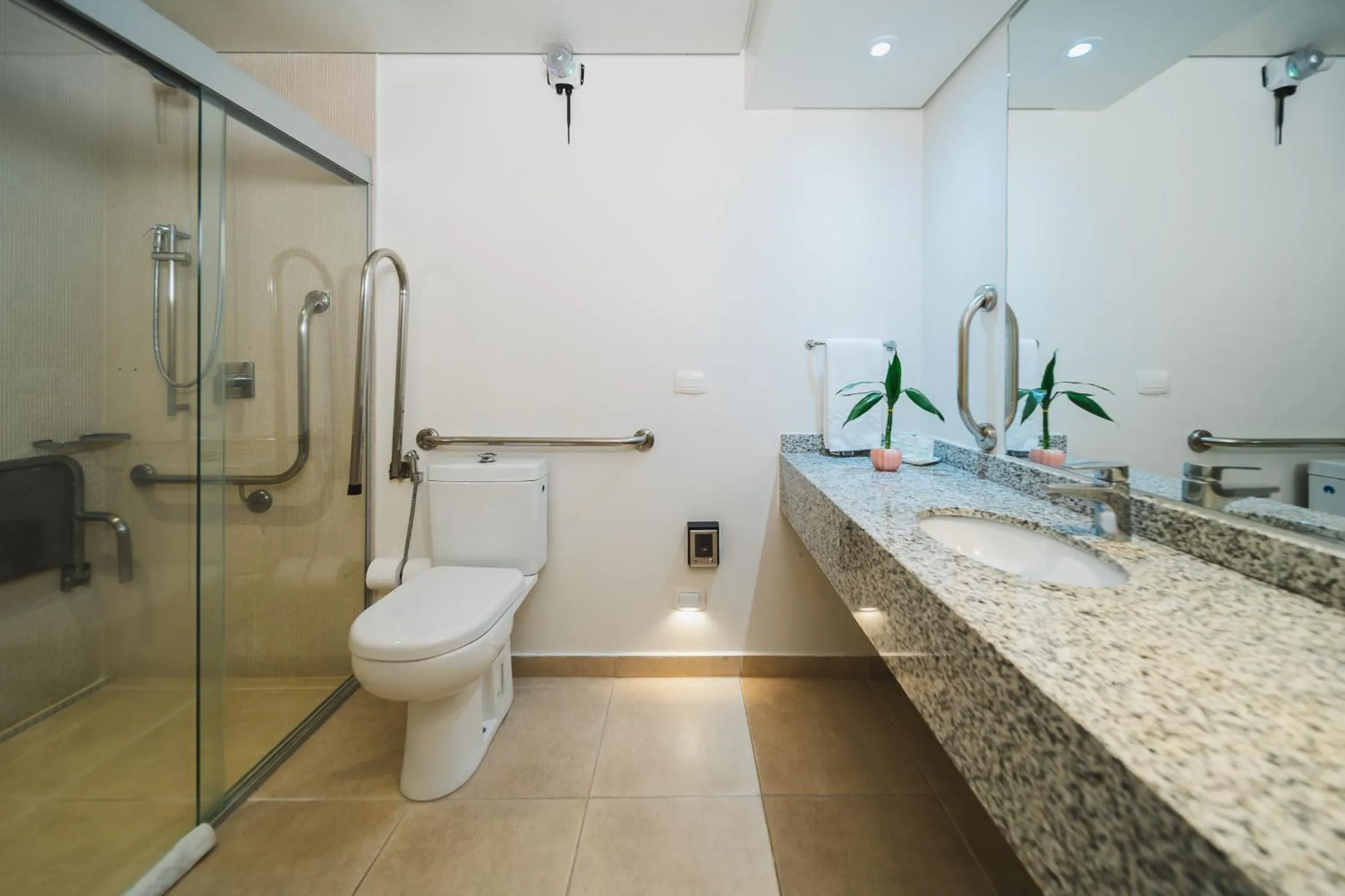 Bathroom in Hotel Nacional Inn Curitiba Santa Felicidade