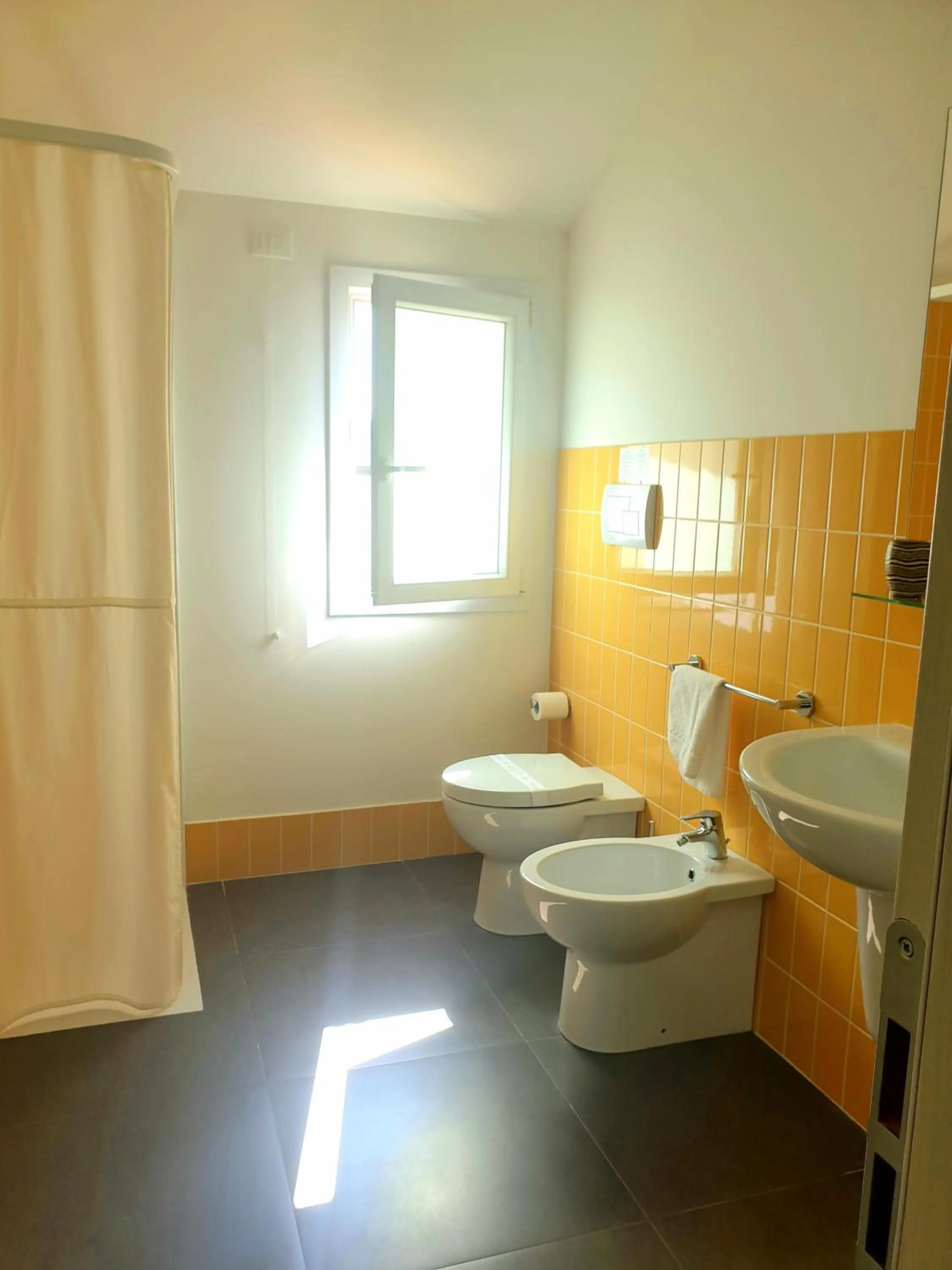 Toilet in Hotel Grel