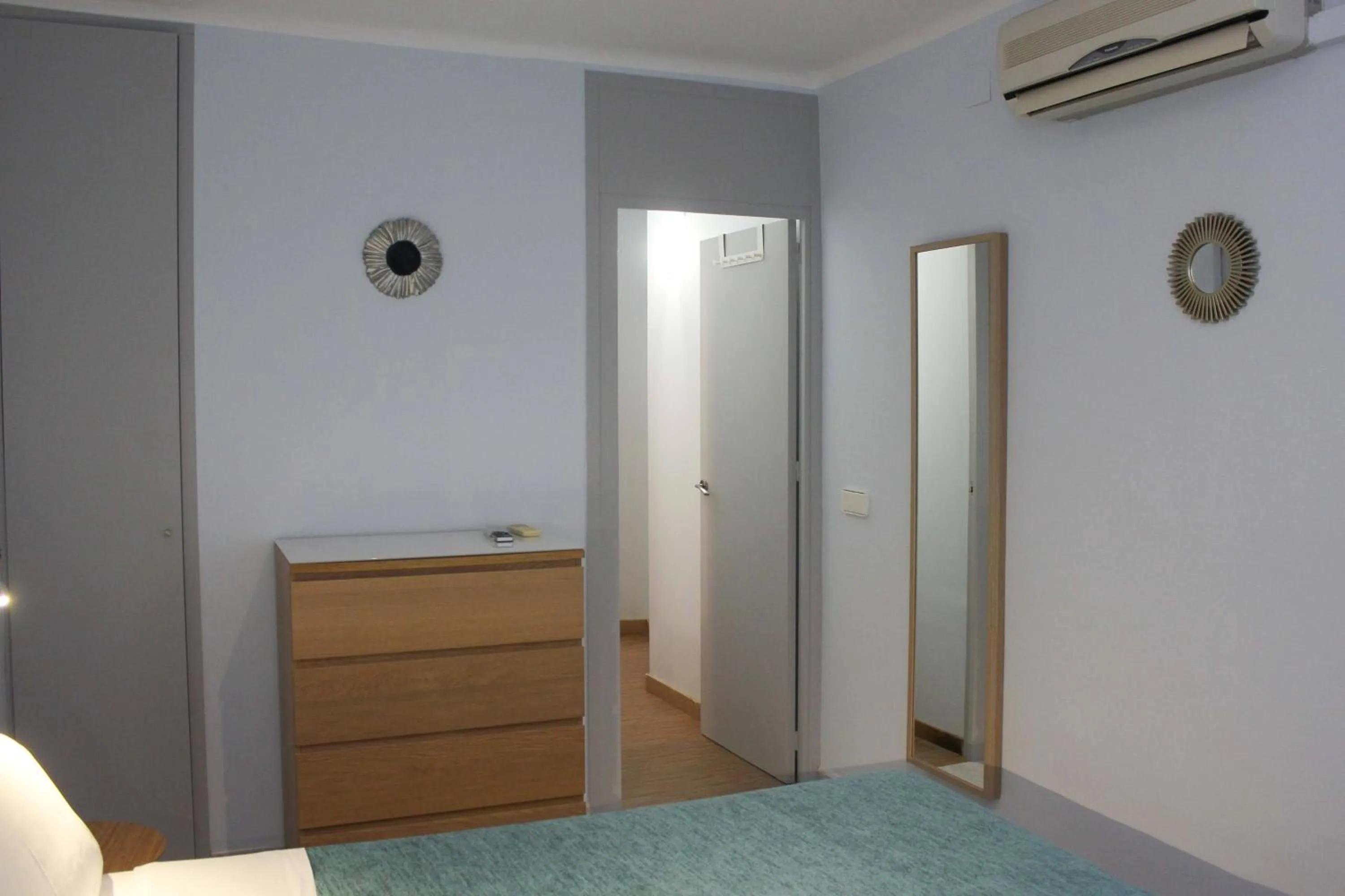 Photo of the whole room, Bed in Hotel Alexandra Sitges