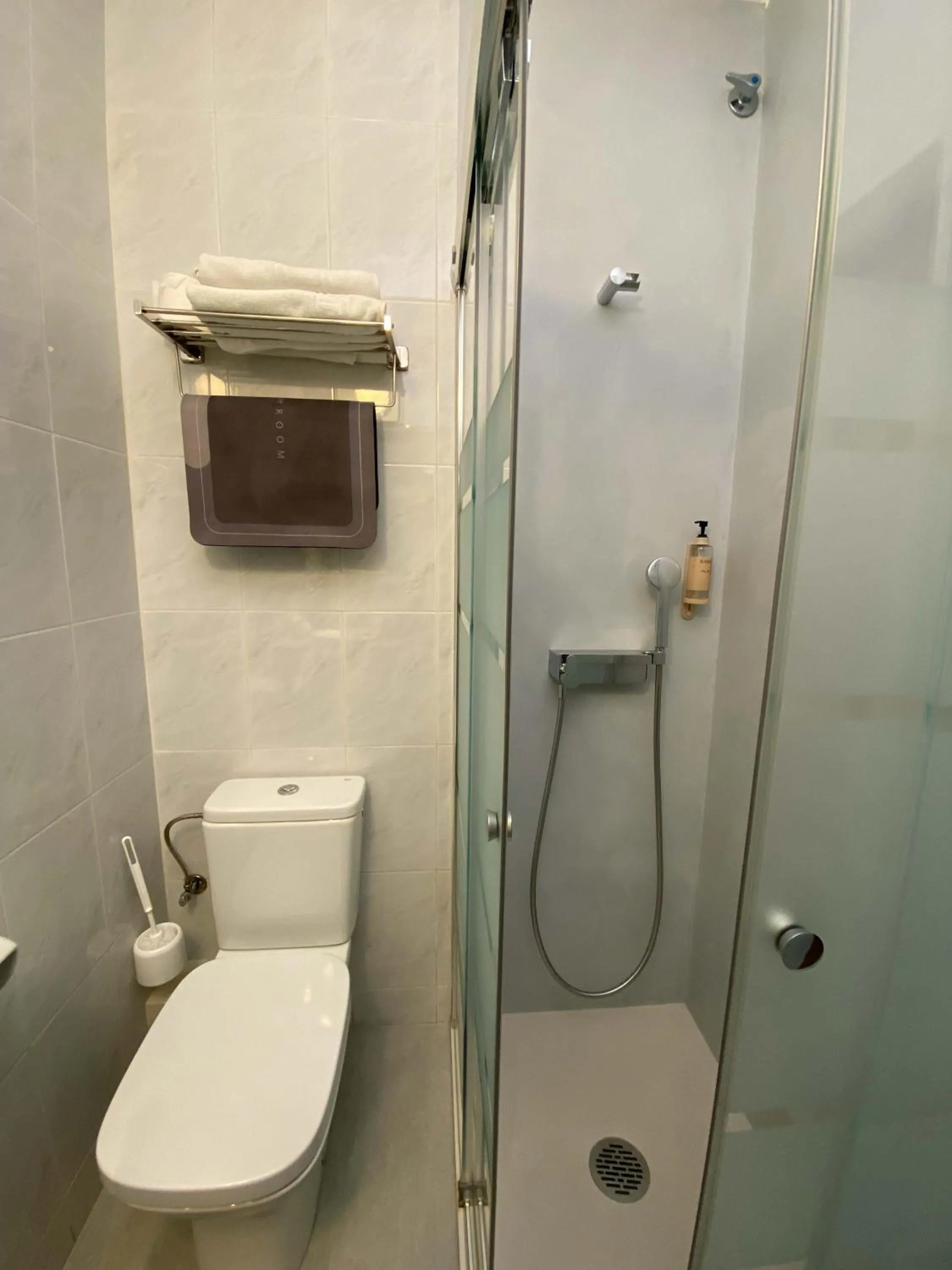 Toilet in Hotel Alexandra Sitges